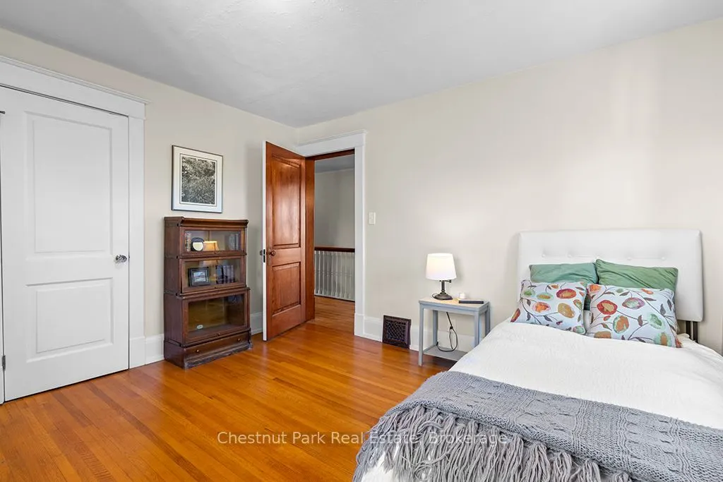 190 4th Street W