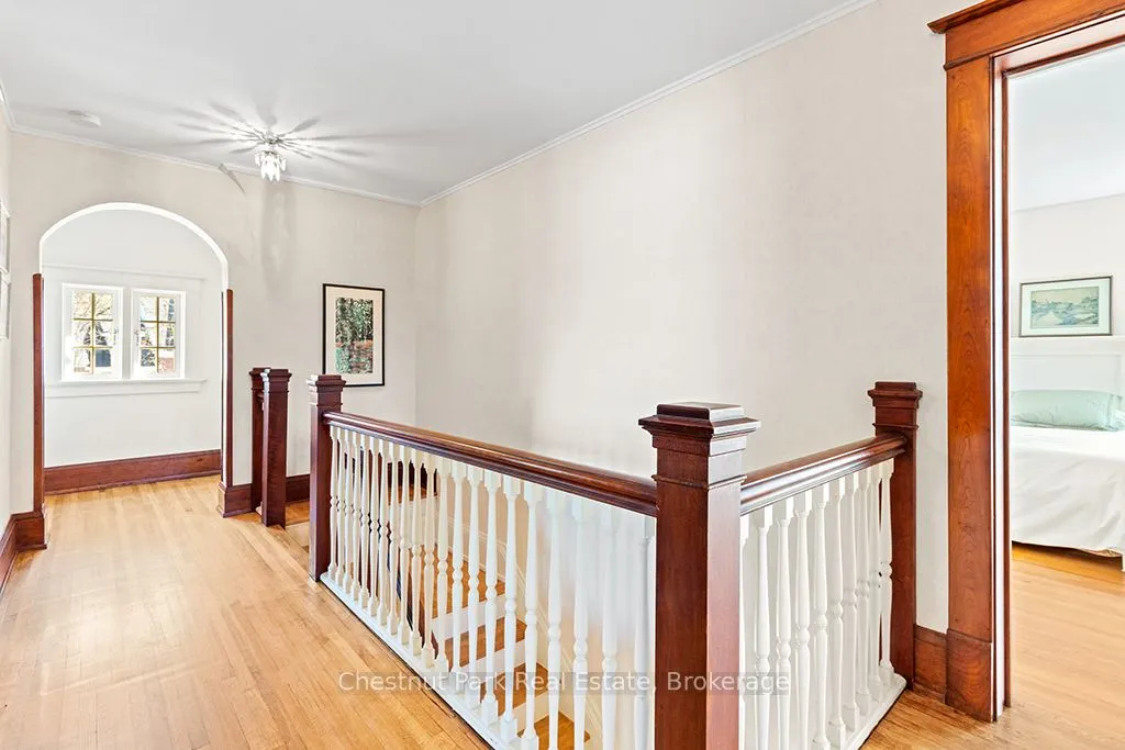 190 4th Street W