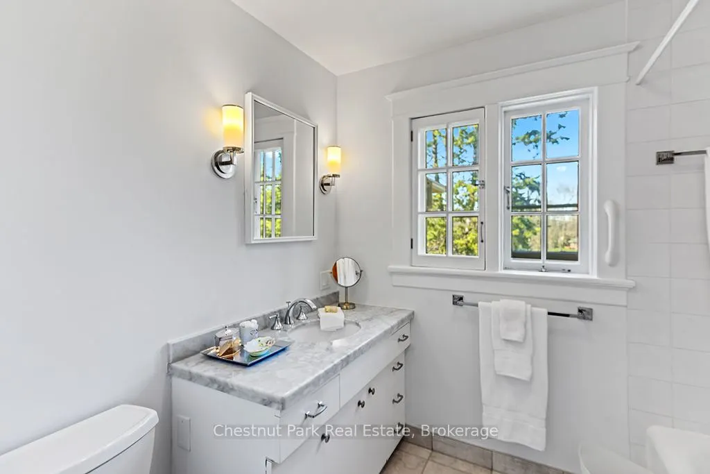 190 4th Street W