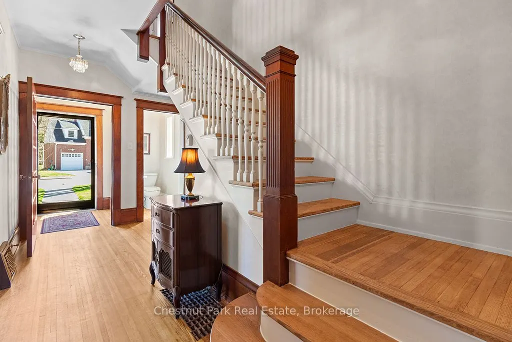 190 4th Street W