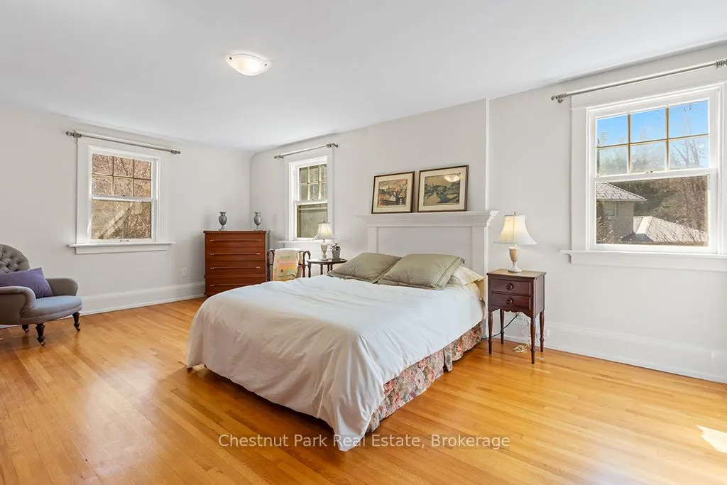 190 4th Street W