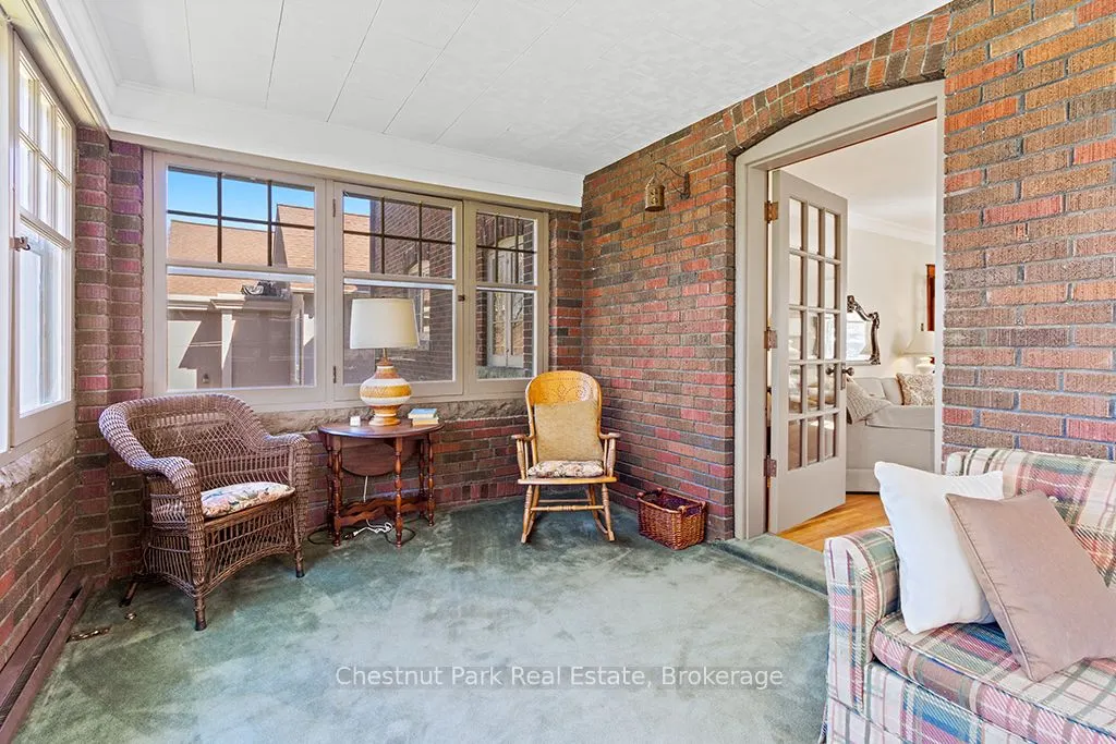 190 4th Street W