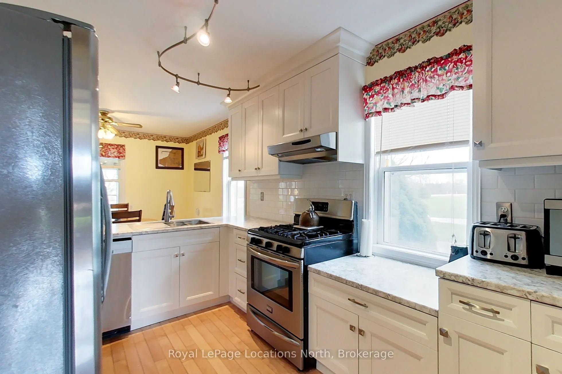 138268 Grey 112 Road