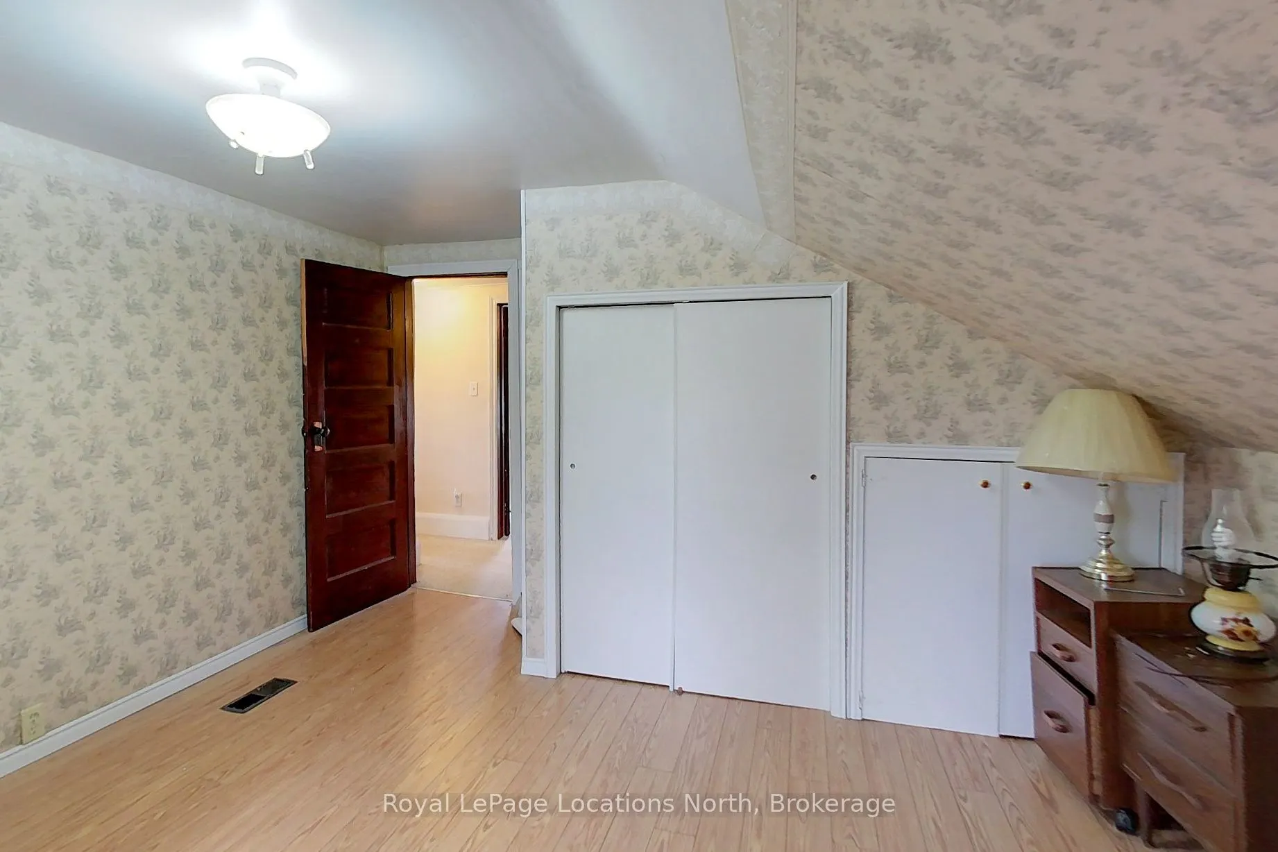 138268 Grey 112 Road