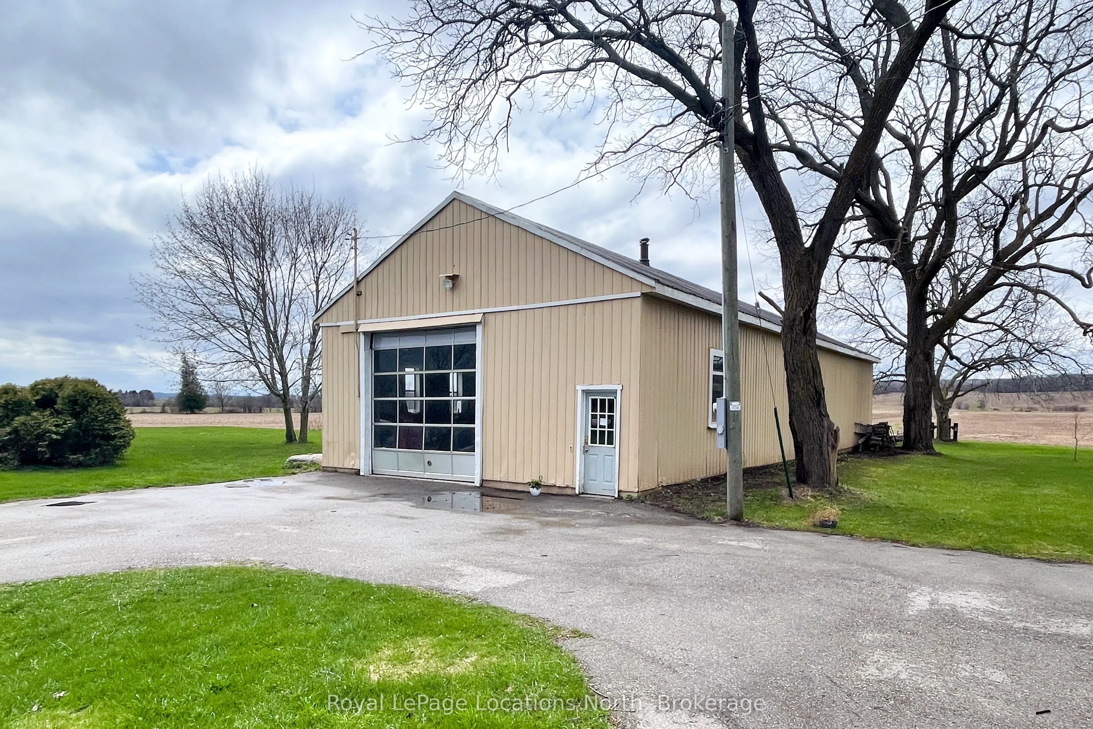 138268 Grey 112 Road