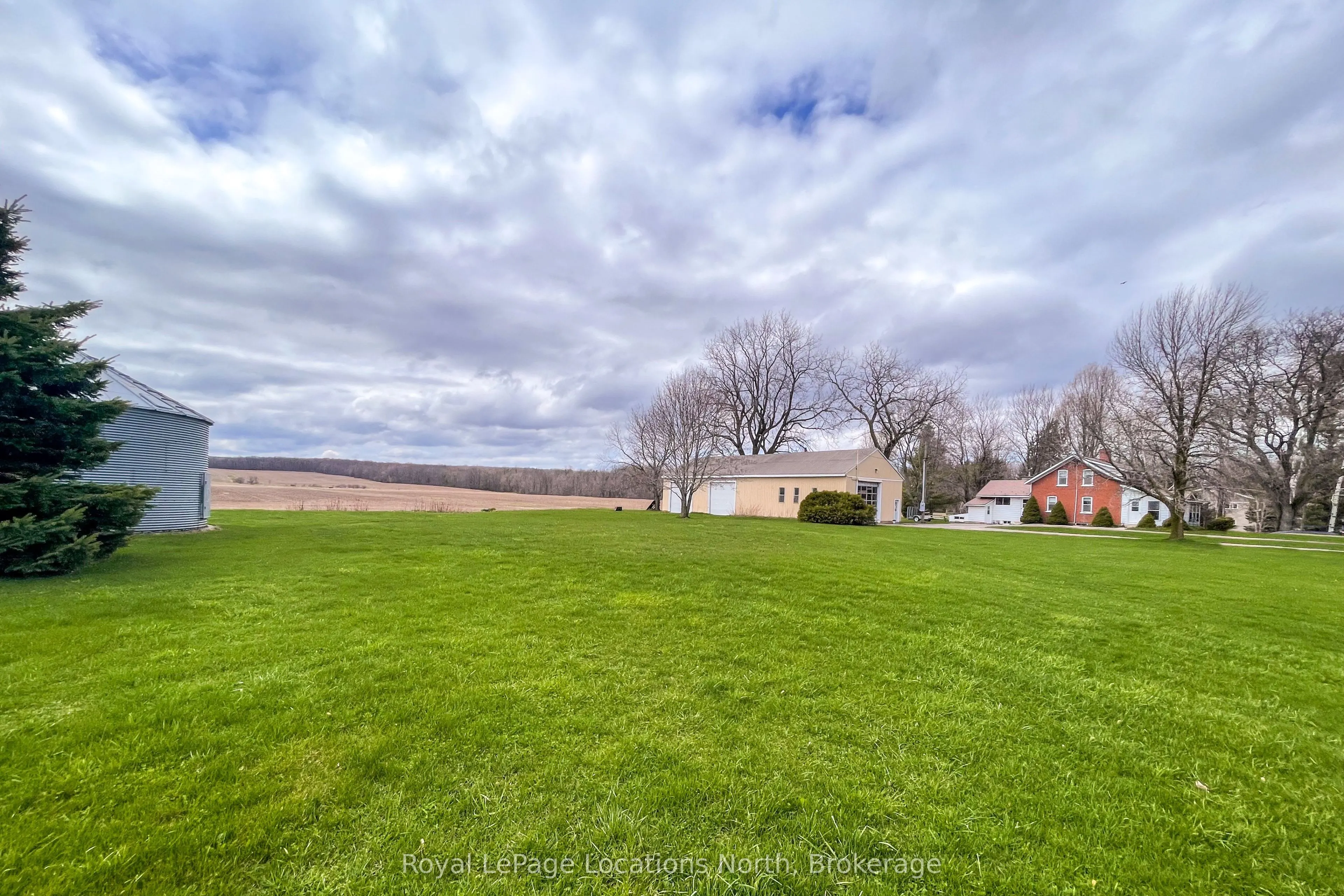 138268 Grey 112 Road