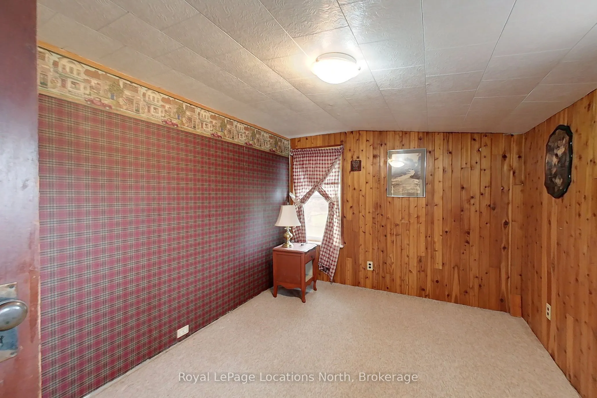 138268 Grey 112 Road