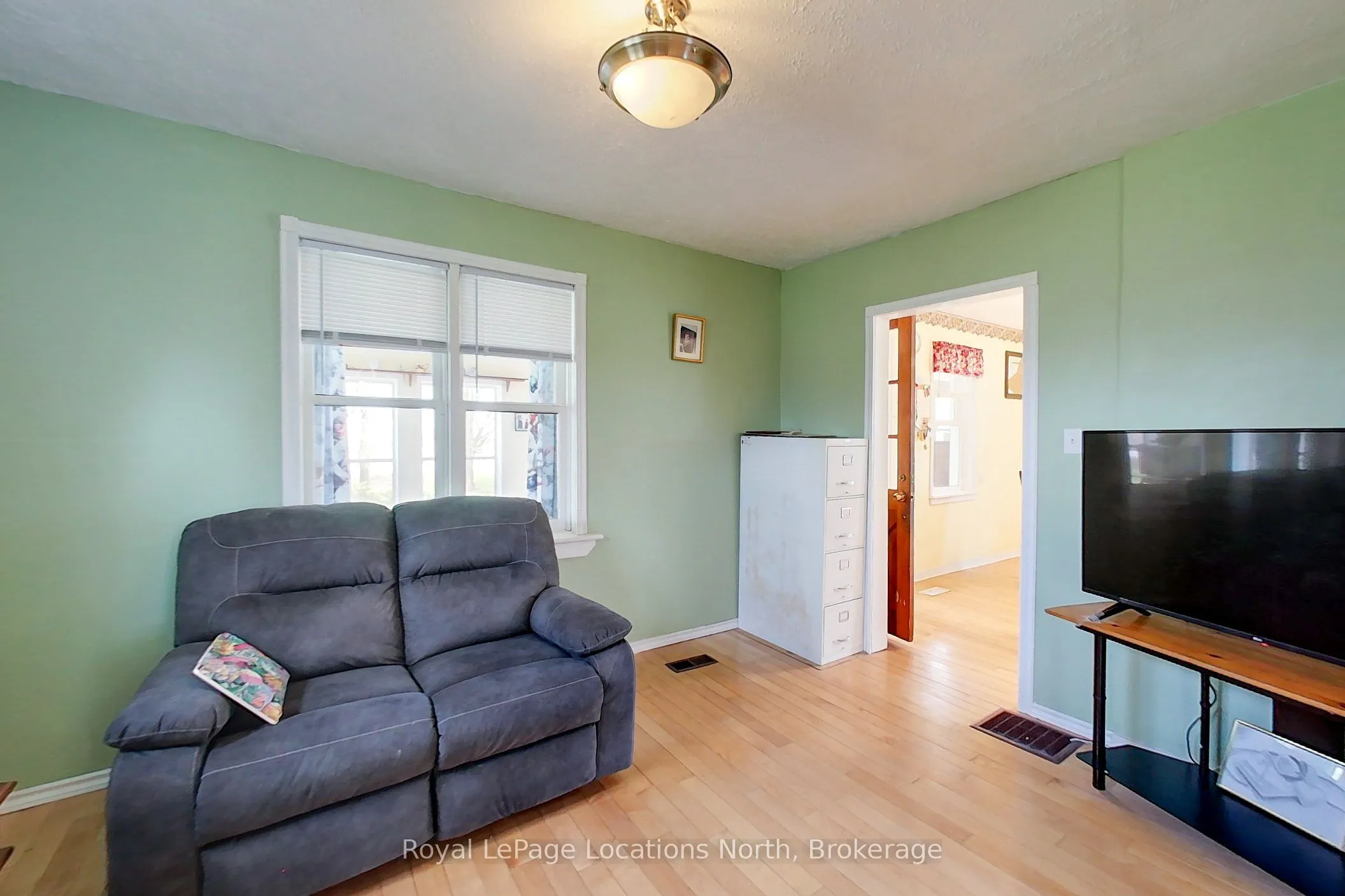 138268 Grey 112 Road