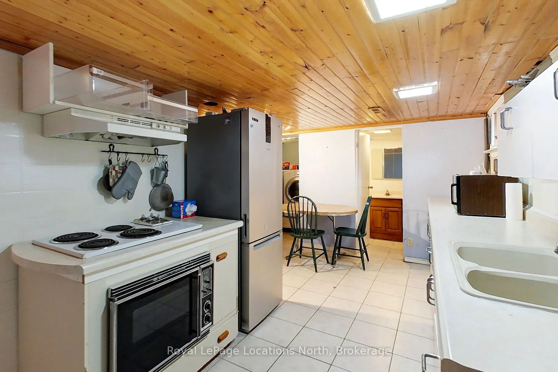 138268 Grey 112 Road