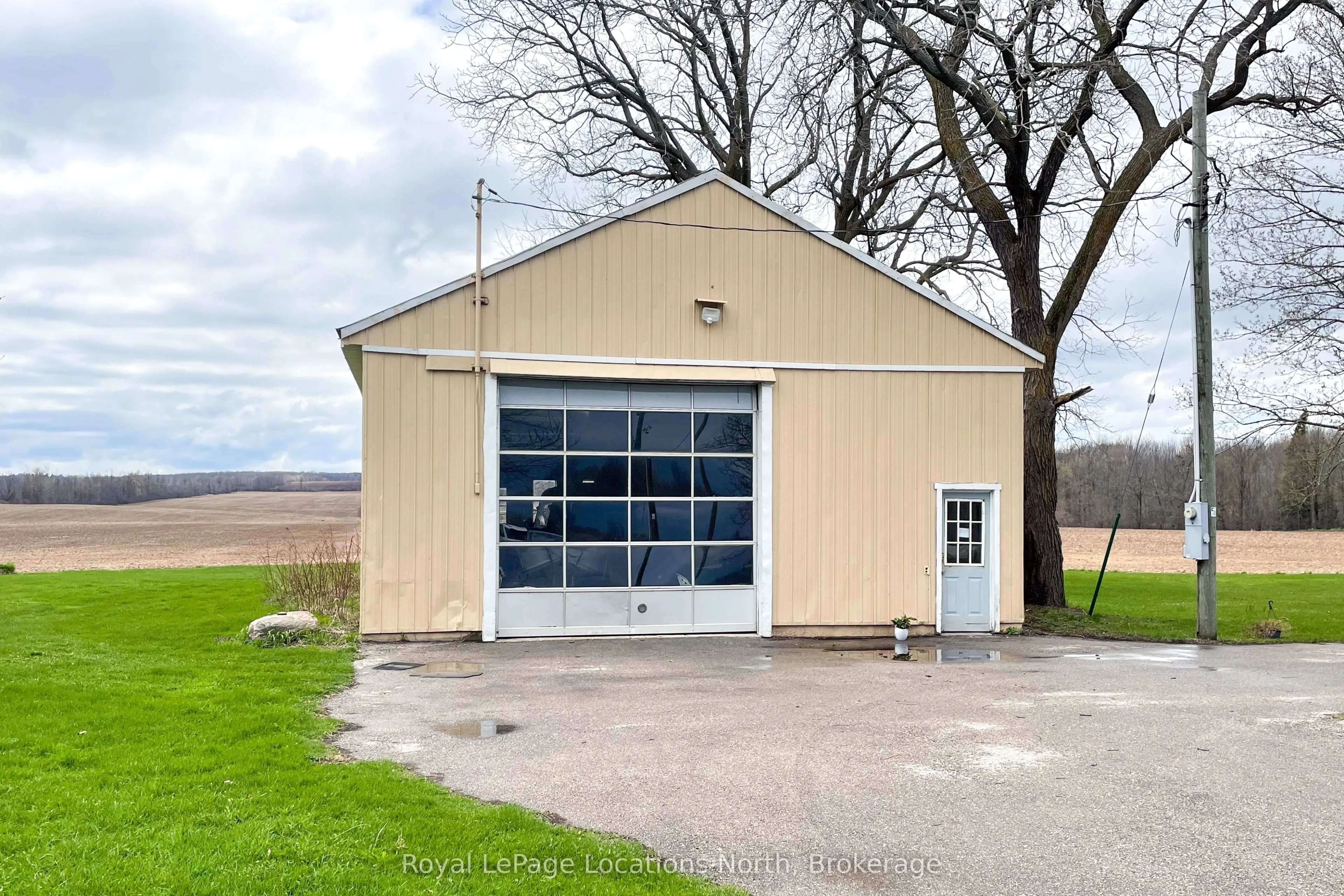 138268 Grey 112 Road