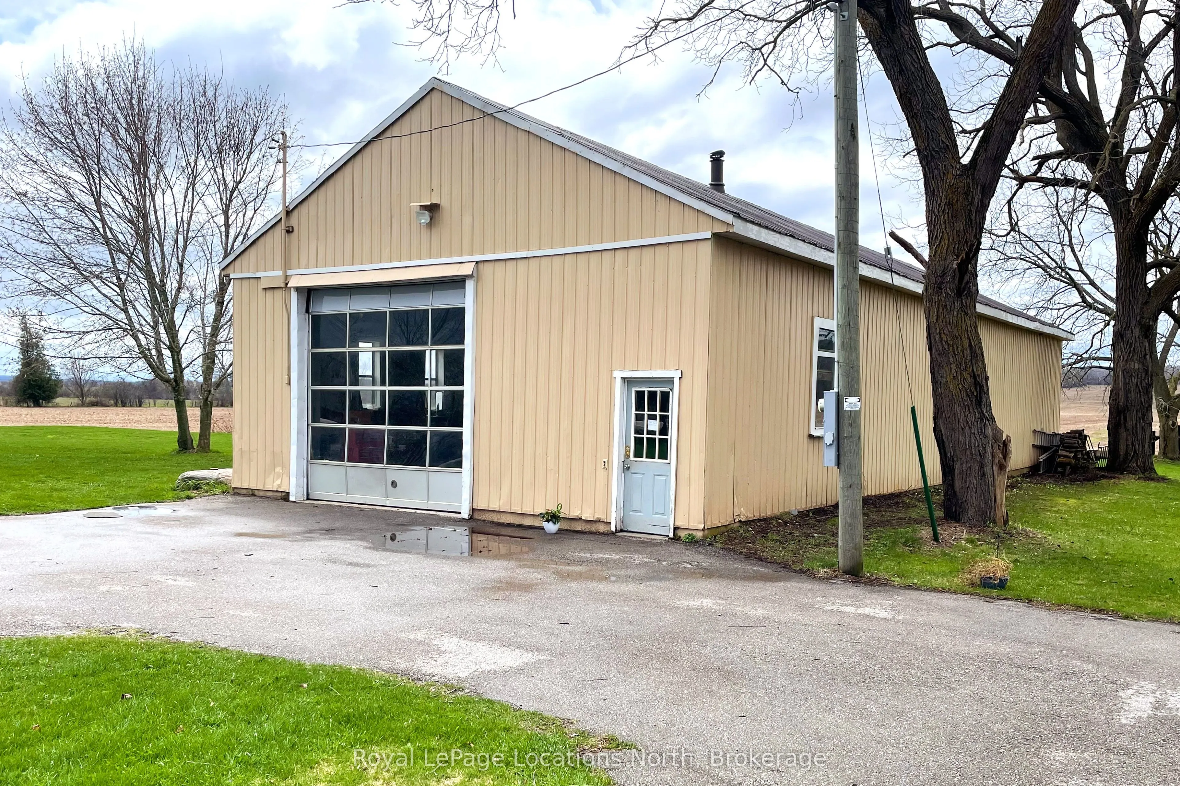138268 Grey 112 Road