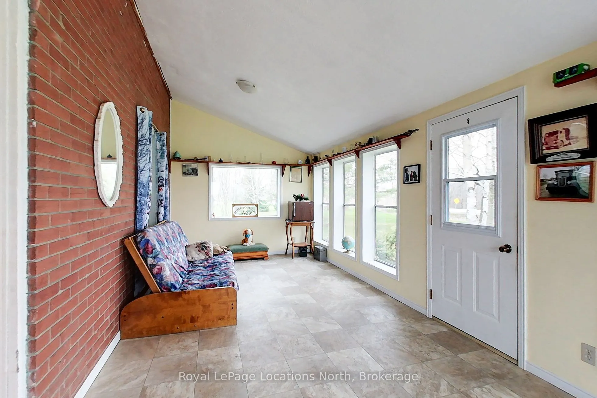 138268 Grey 112 Road