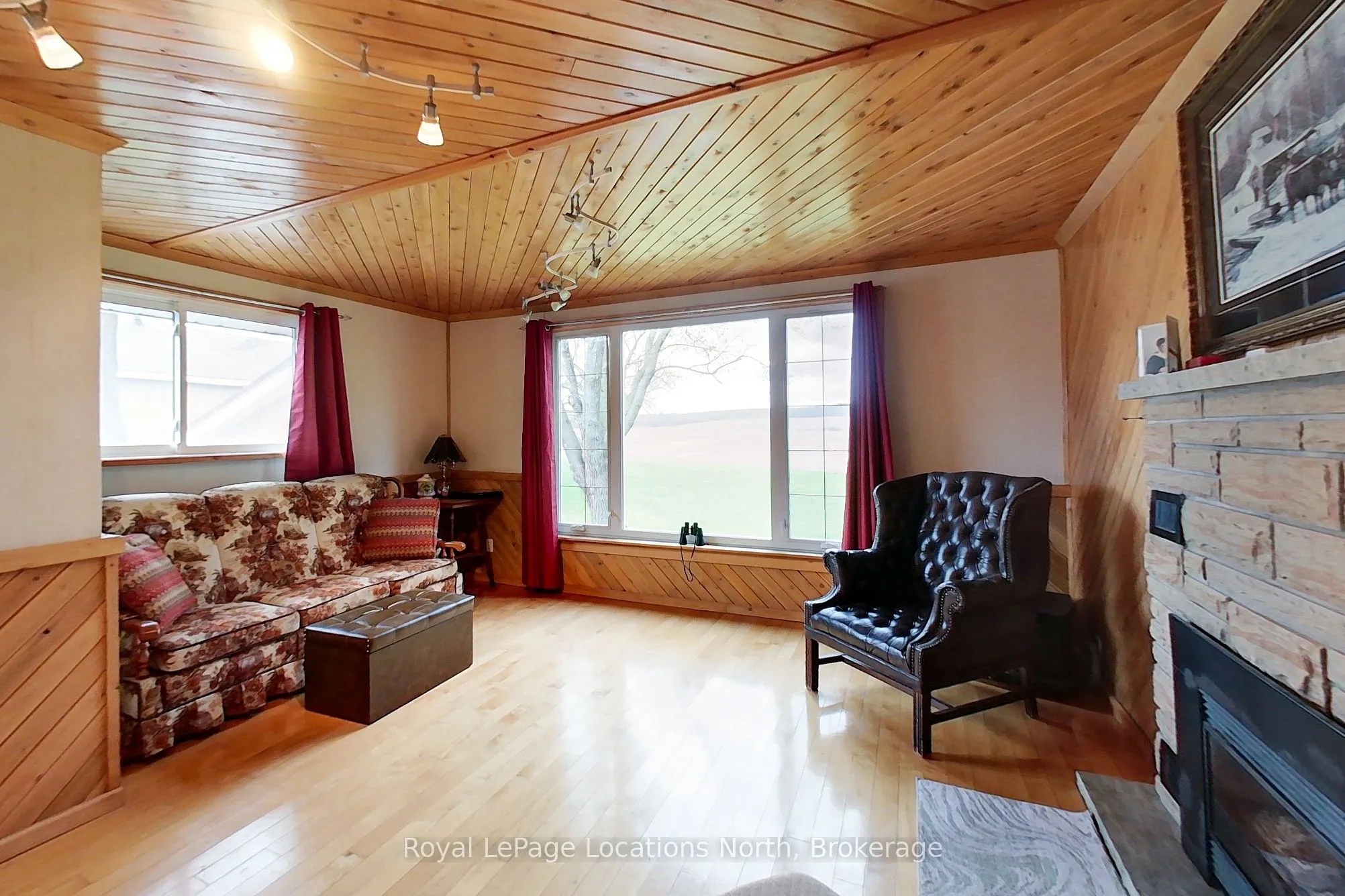 138268 Grey 112 Road