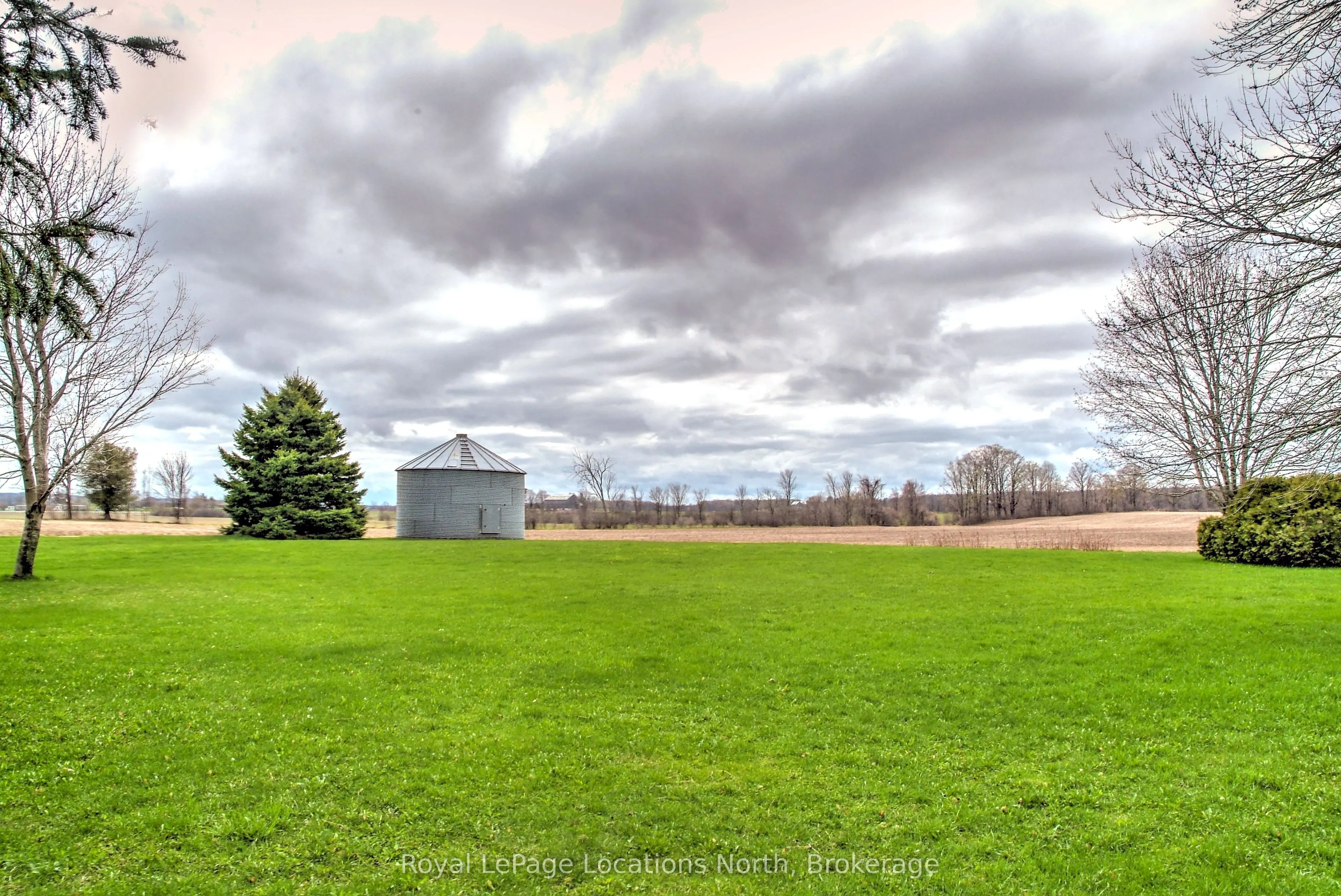 138268 Grey 112 Road