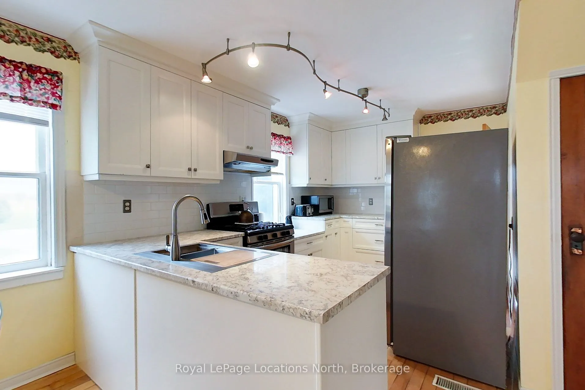 138268 Grey 112 Road