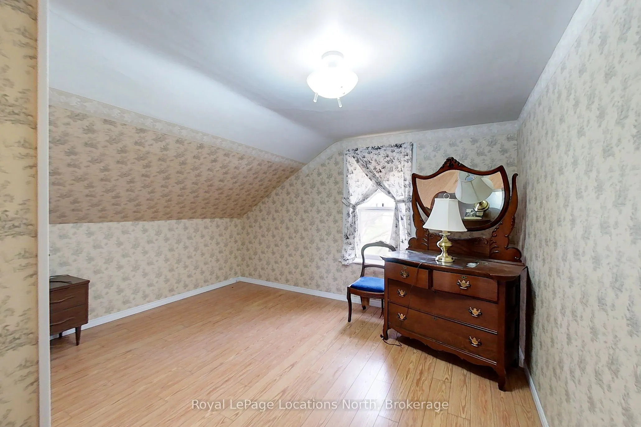138268 Grey 112 Road