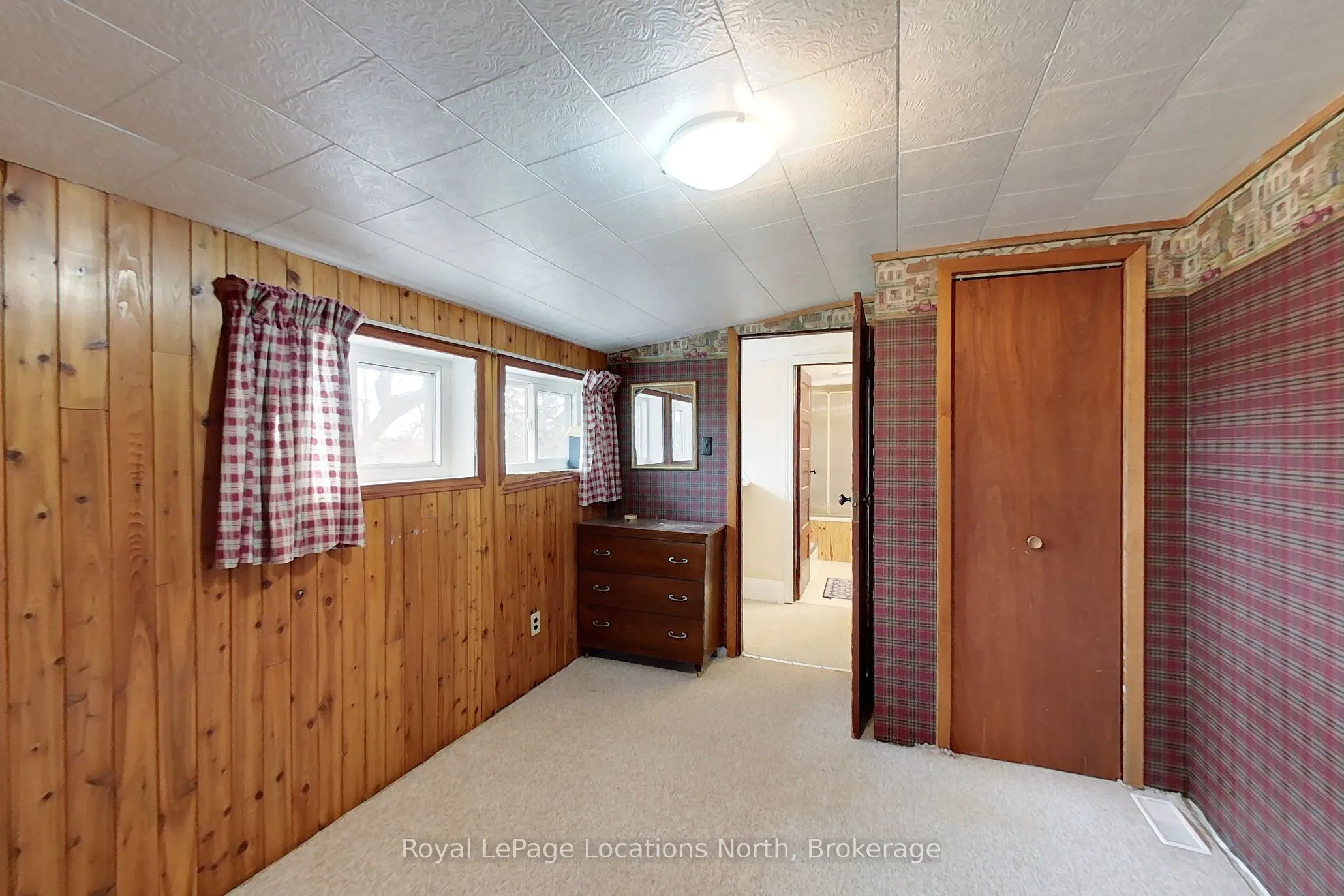 138268 Grey 112 Road