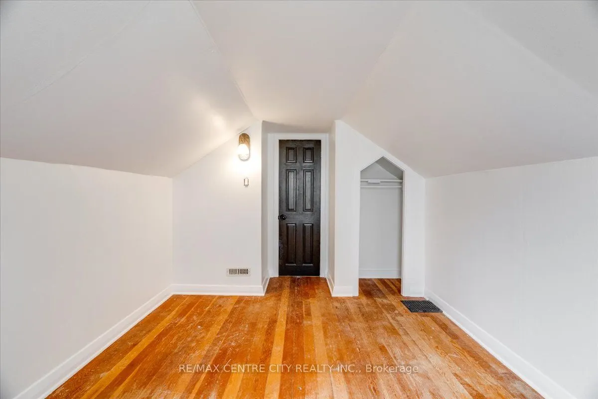 549 Victoria Street