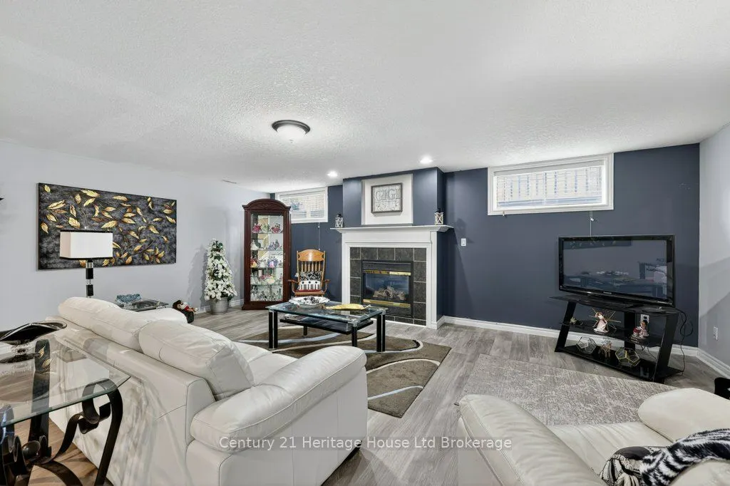 57 WENDY CALDER Place