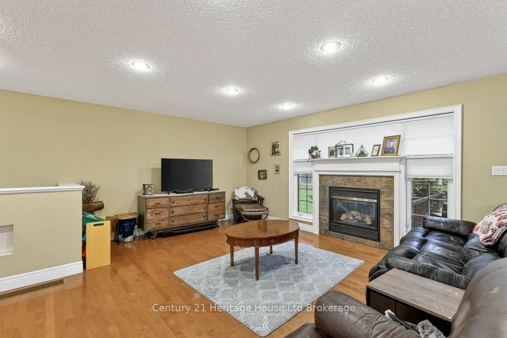 57 WENDY CALDER Place