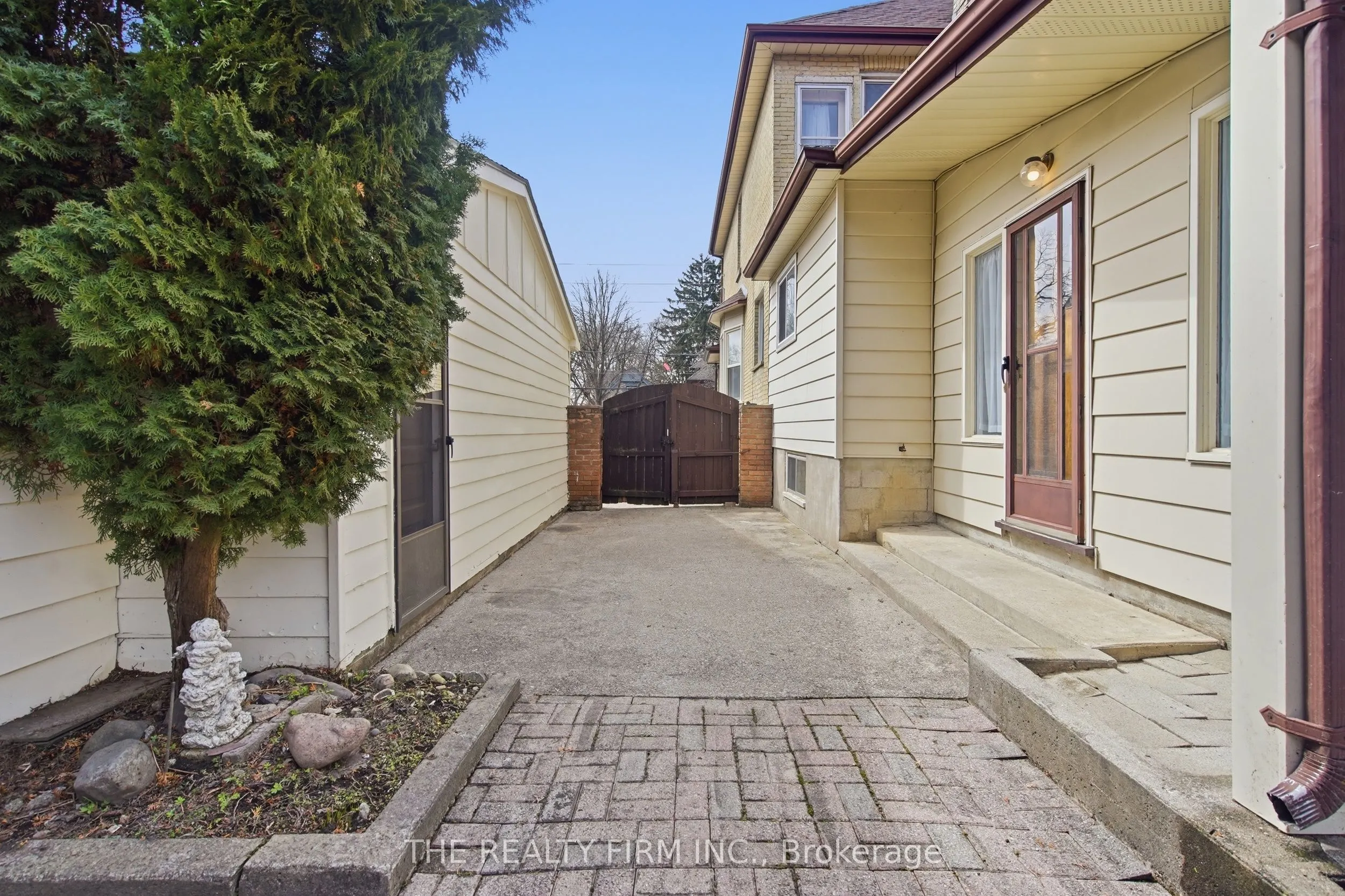 908 William Street