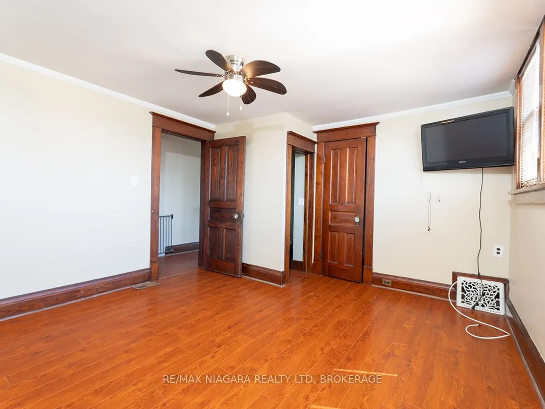 481 Main Street W