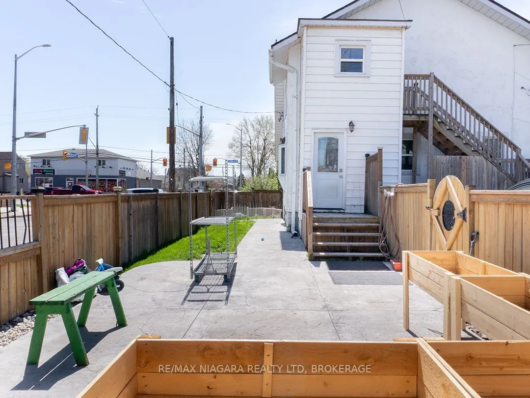 481 Main Street W