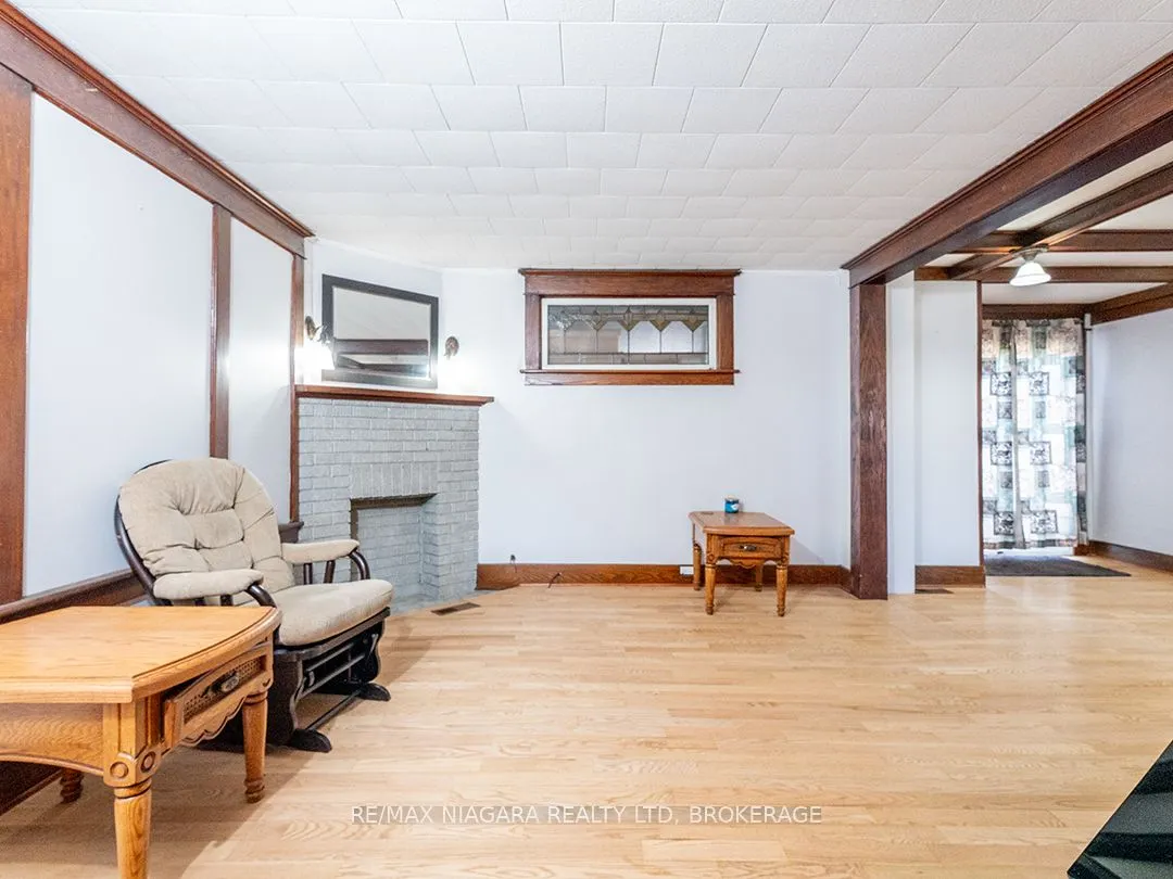 481 Main Street W
