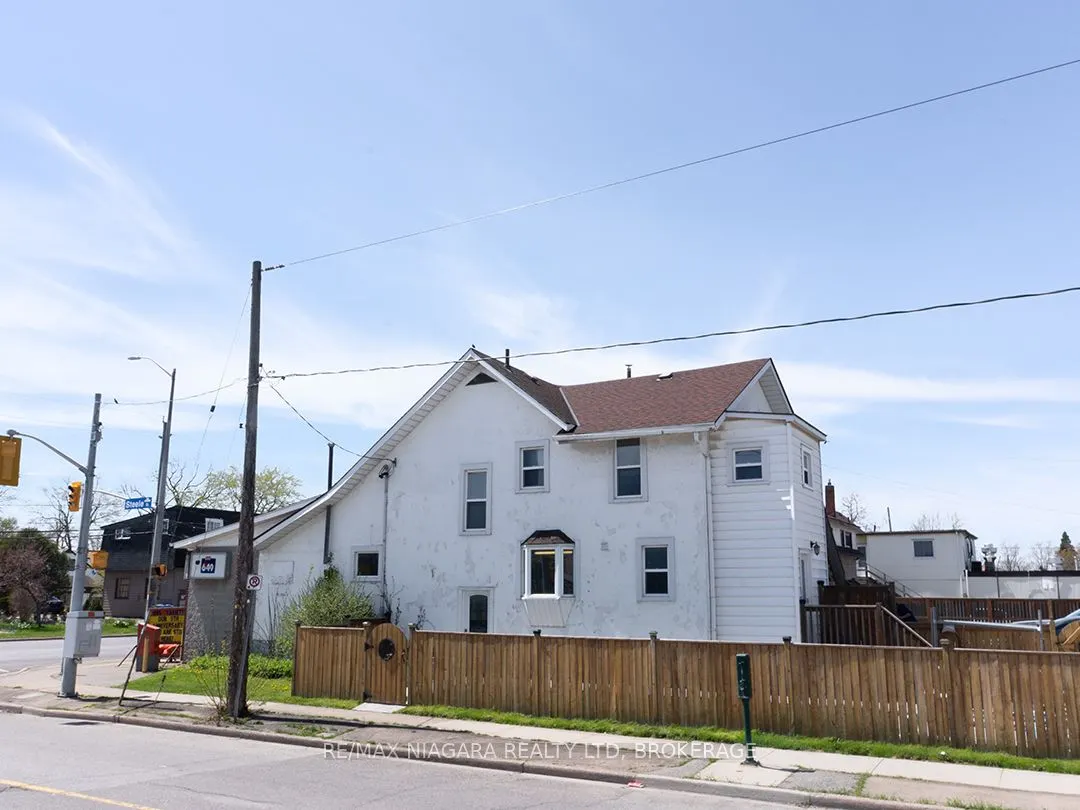 481 Main Street W