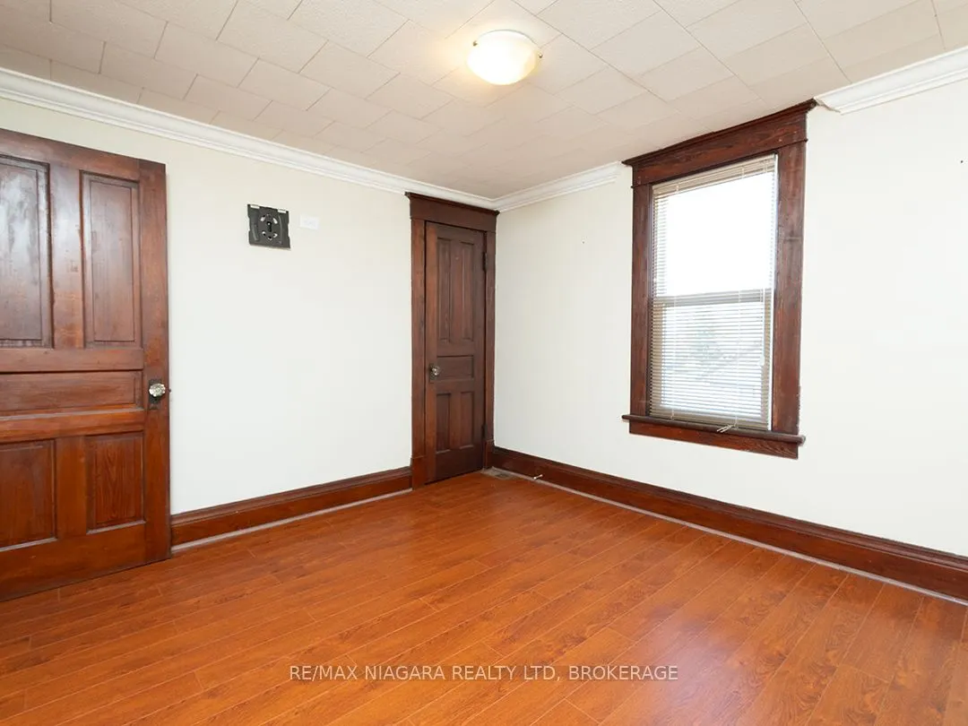 481 Main Street W
