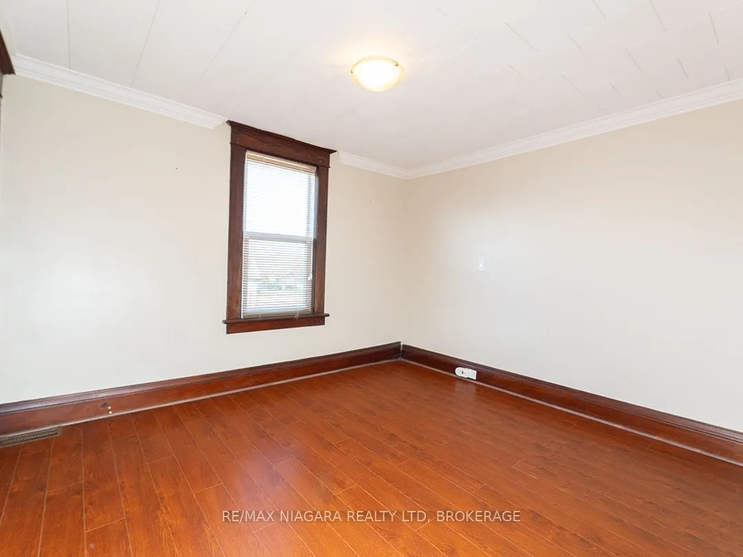 481 Main Street W