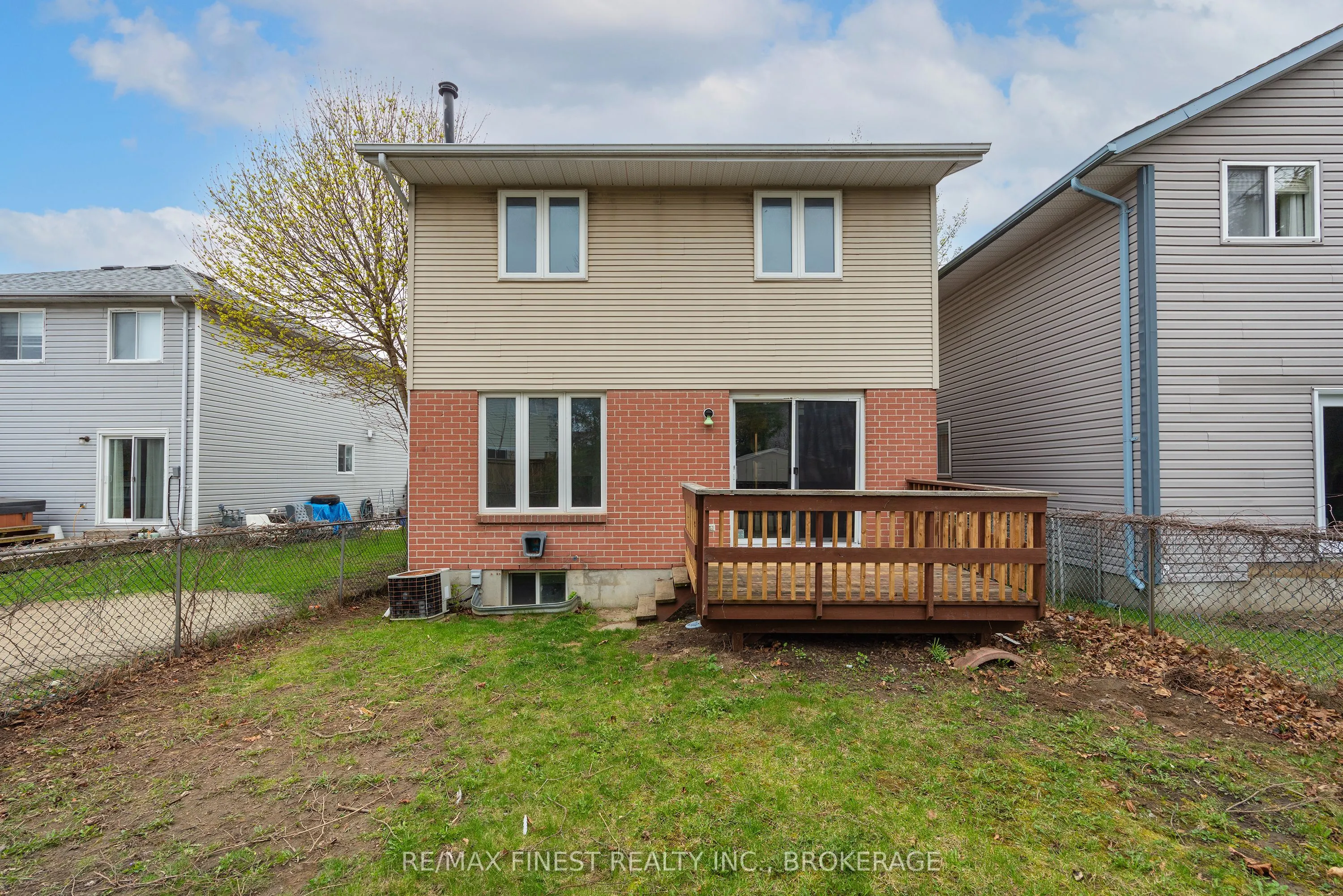 870 WALKER Court