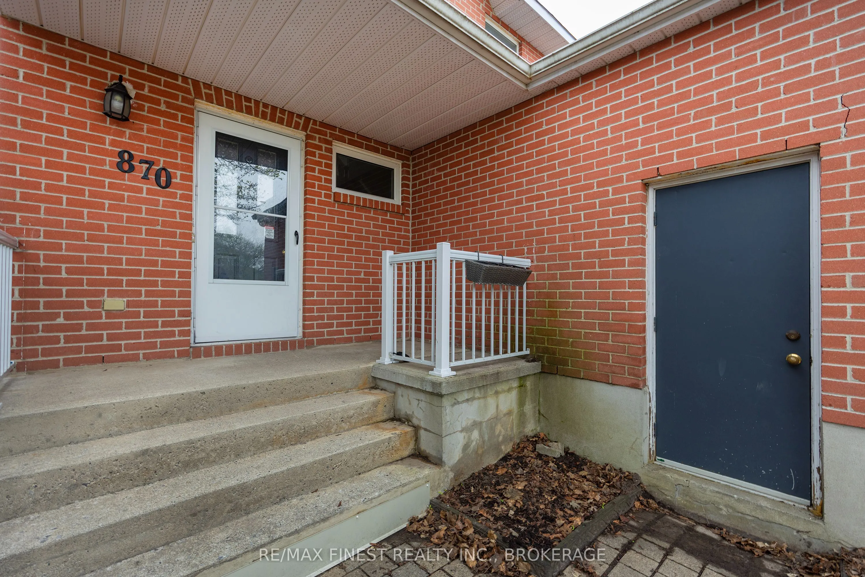 870 WALKER Court