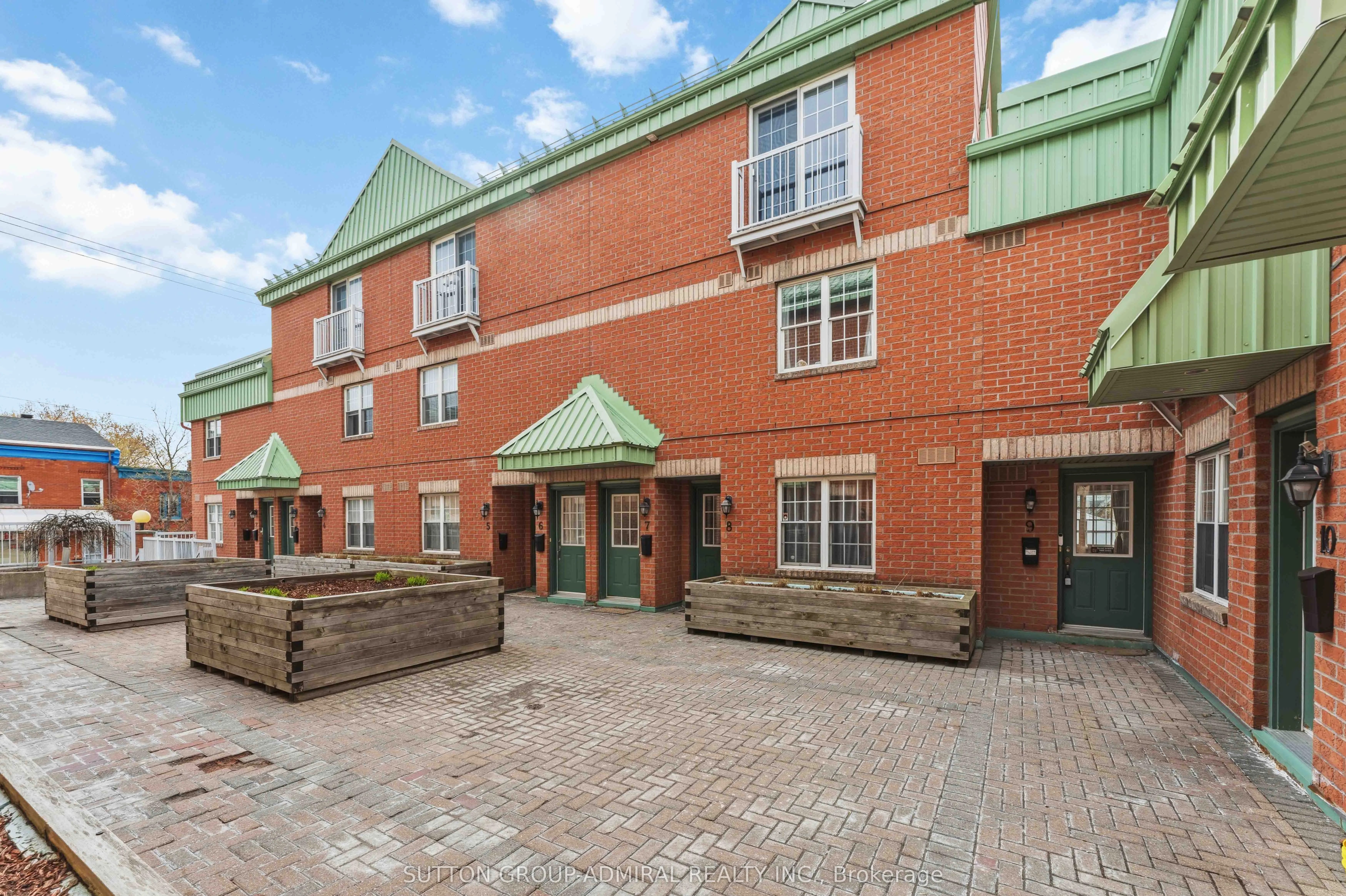 130 ROCHESTER Street #9