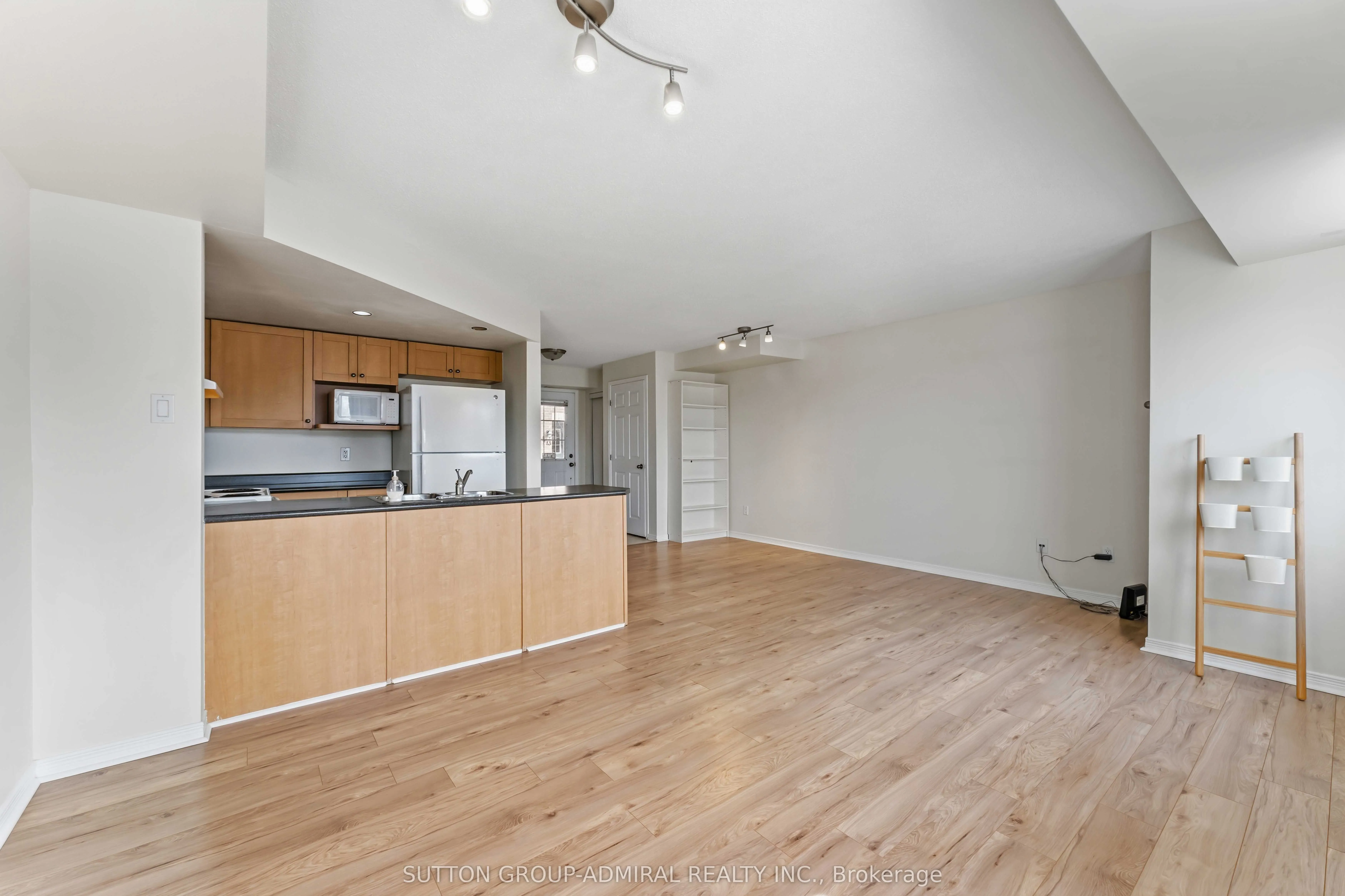 130 ROCHESTER Street #9