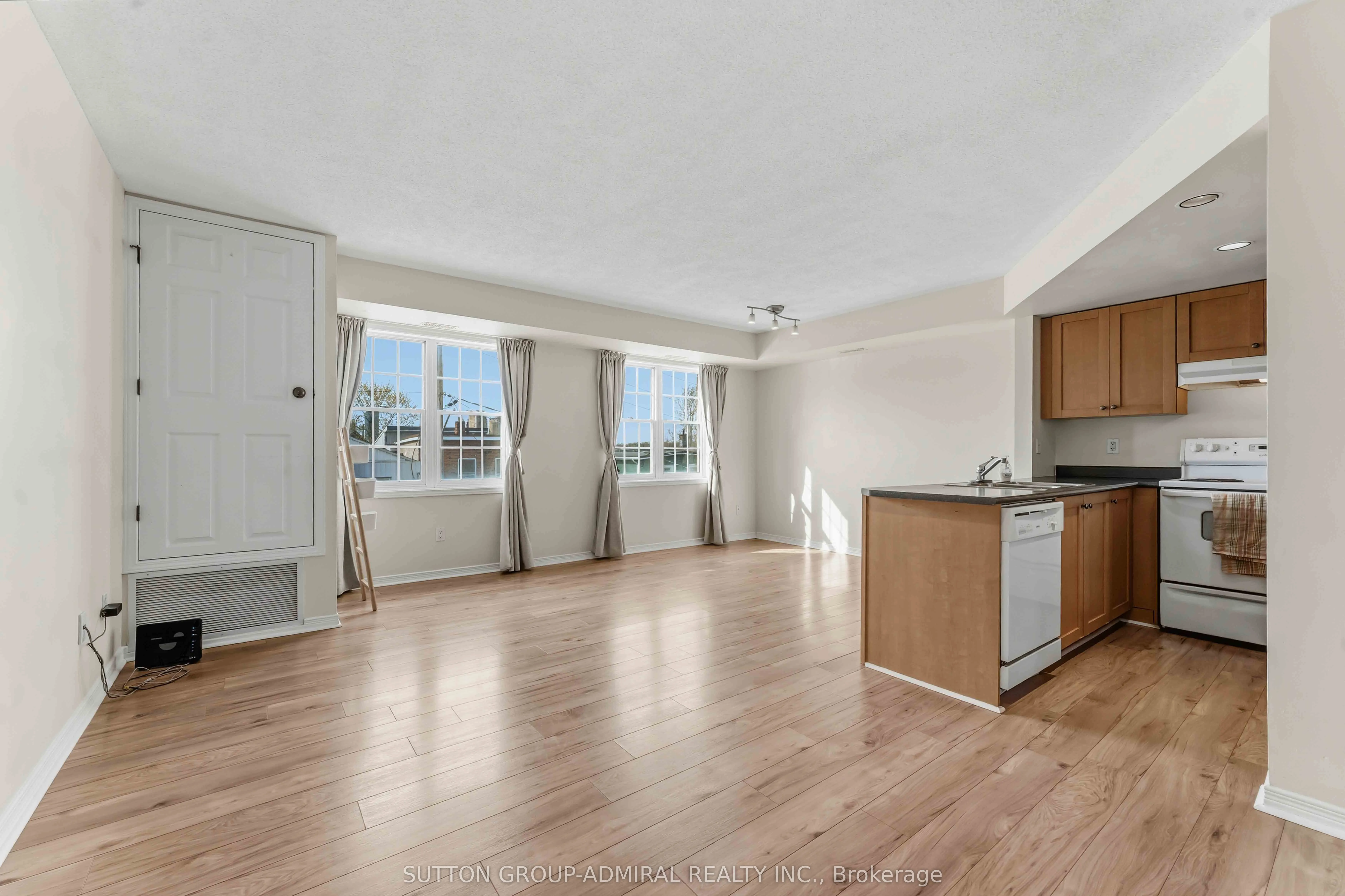130 ROCHESTER Street #9