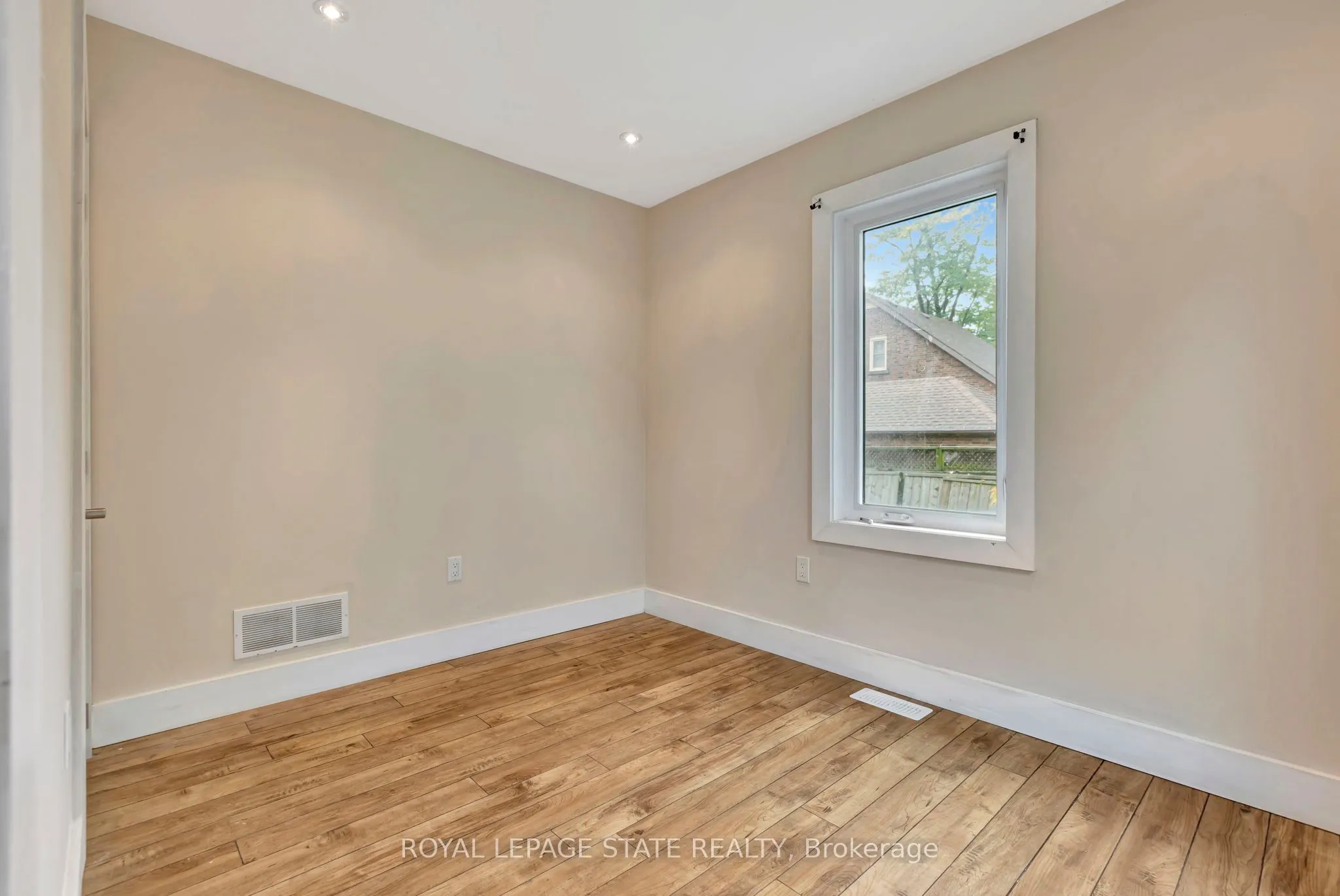 121 King Street E