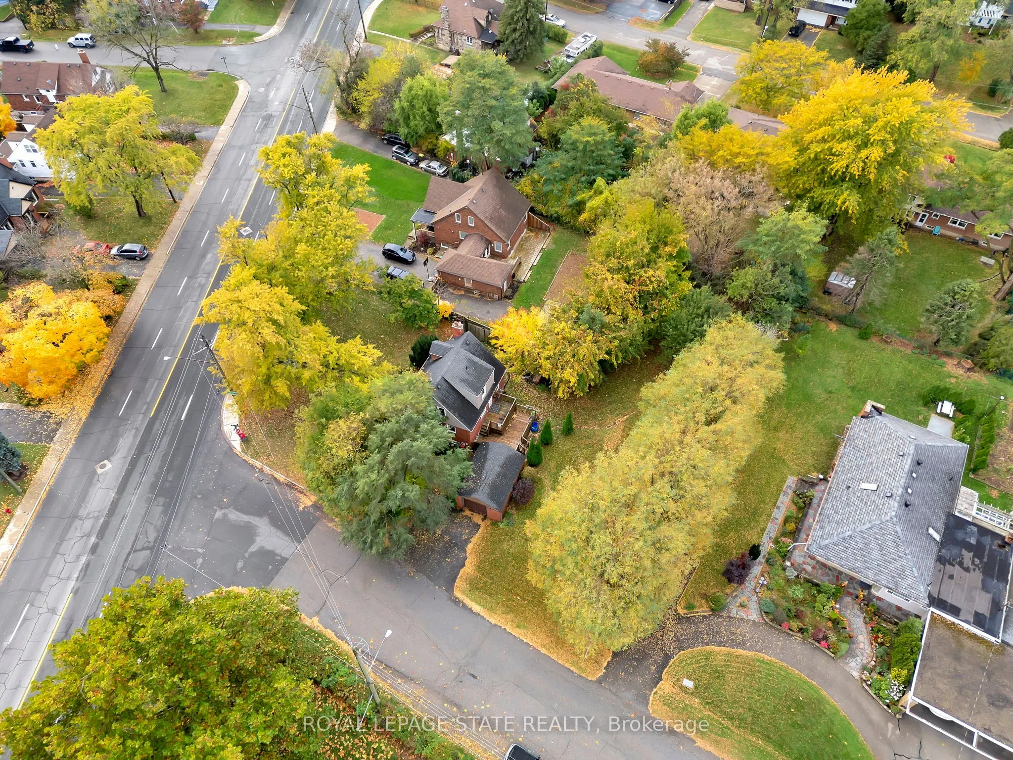 121 King Street E