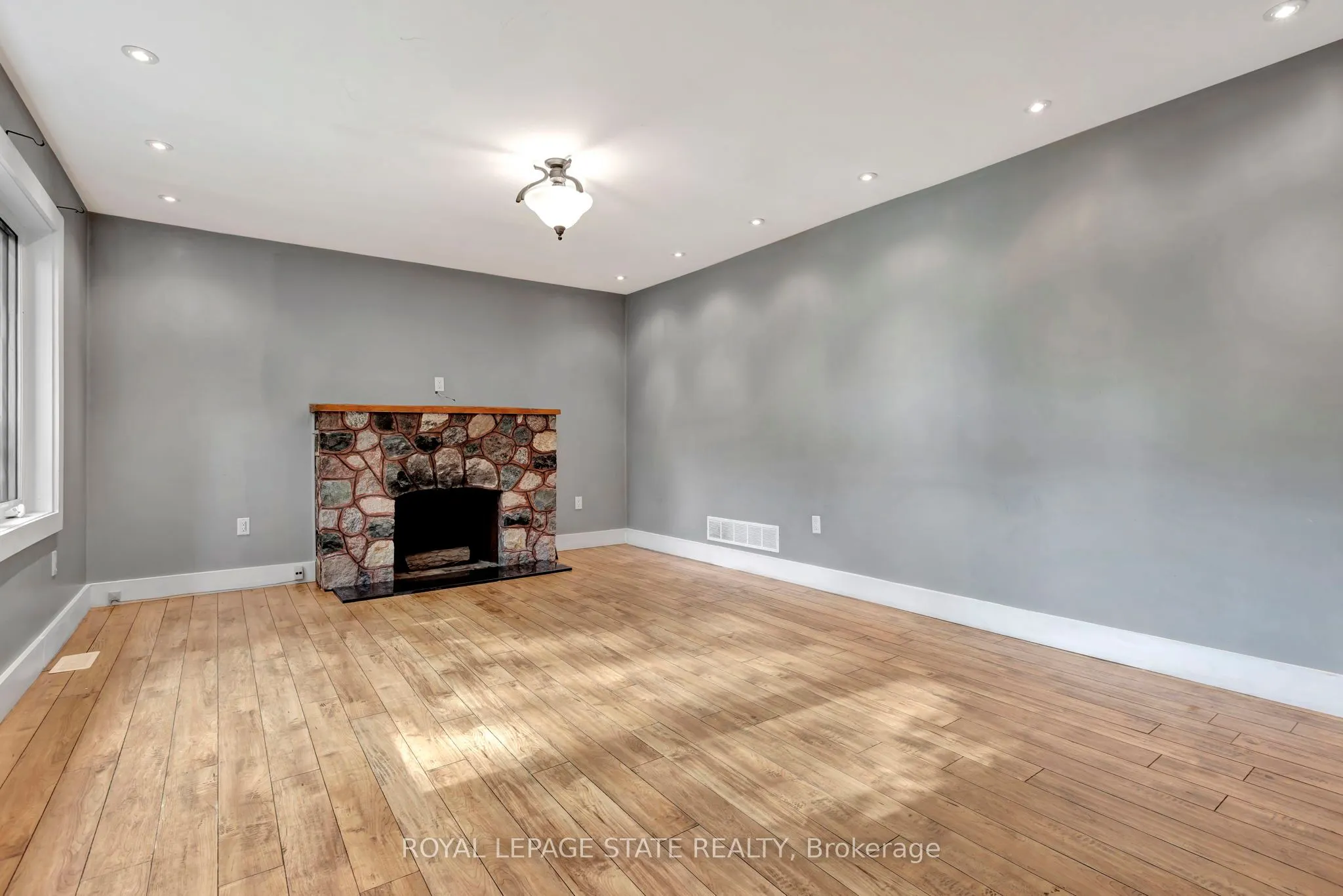 121 King Street E
