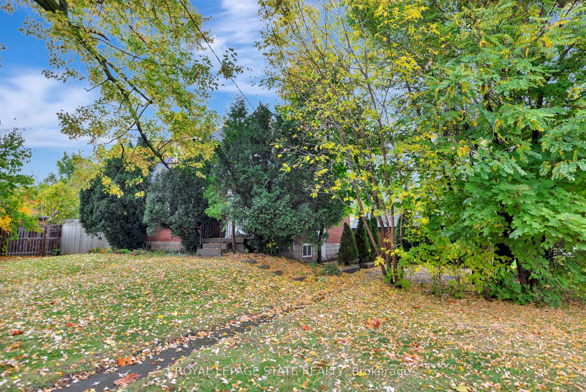 121 King Street E
