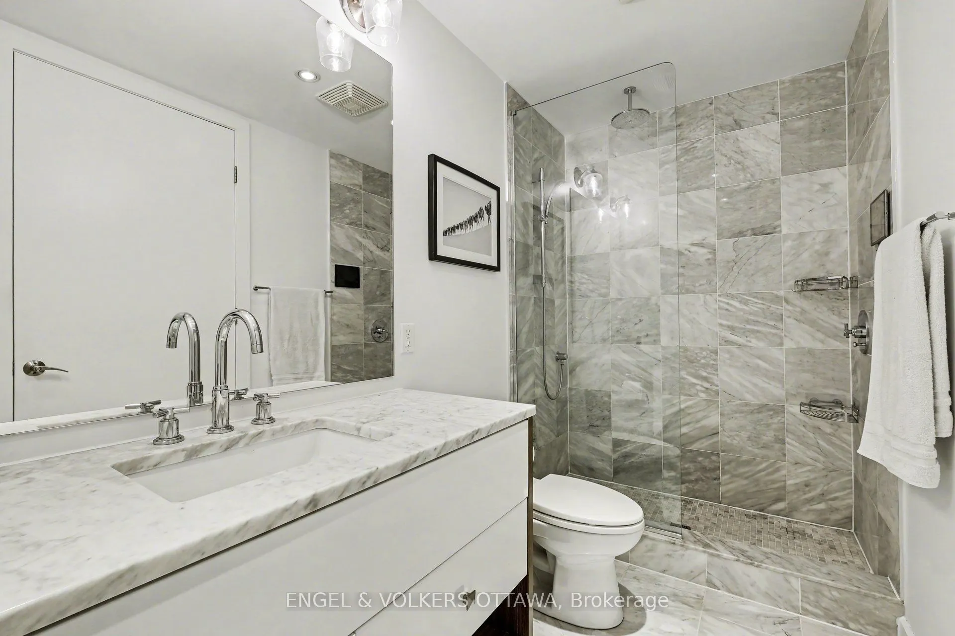 300 Lisgar Street #513
