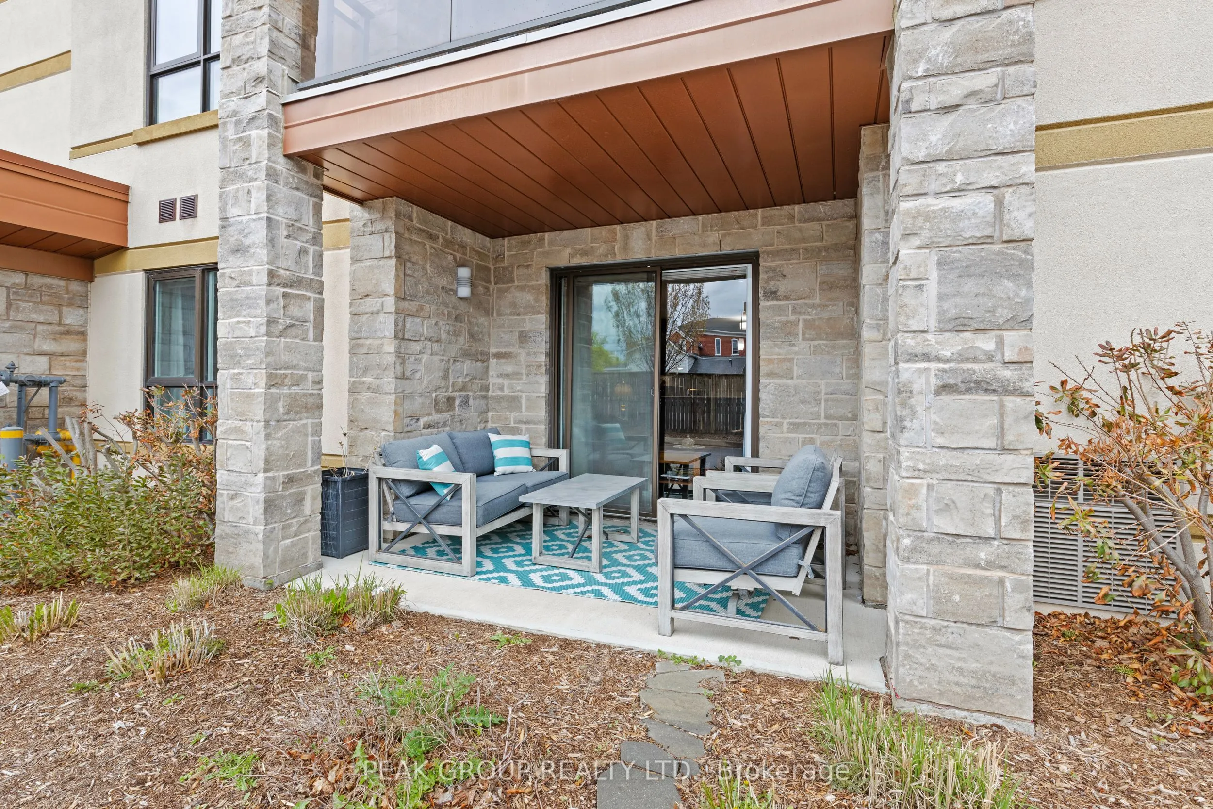26 Wellington Street #106