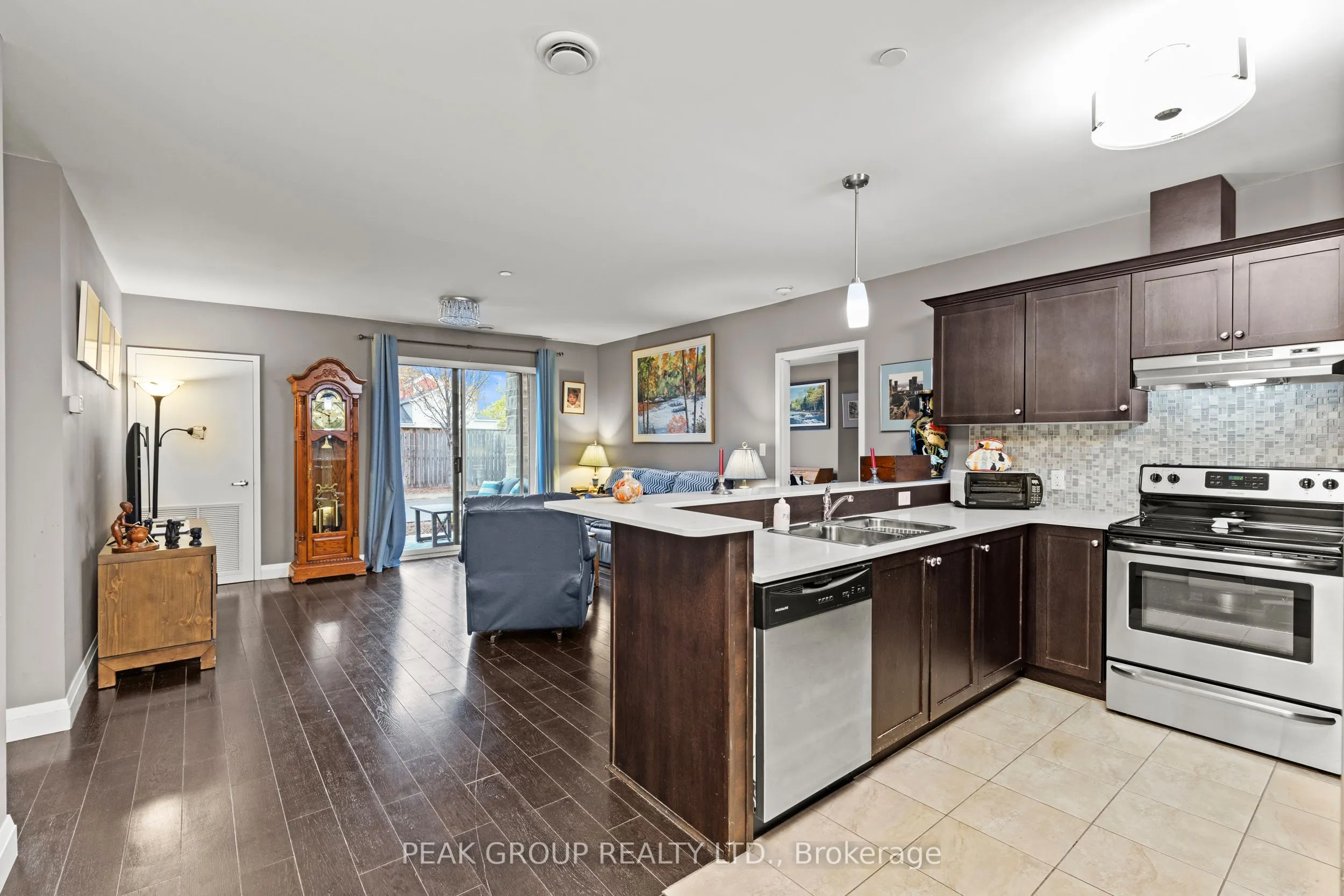26 Wellington Street #106