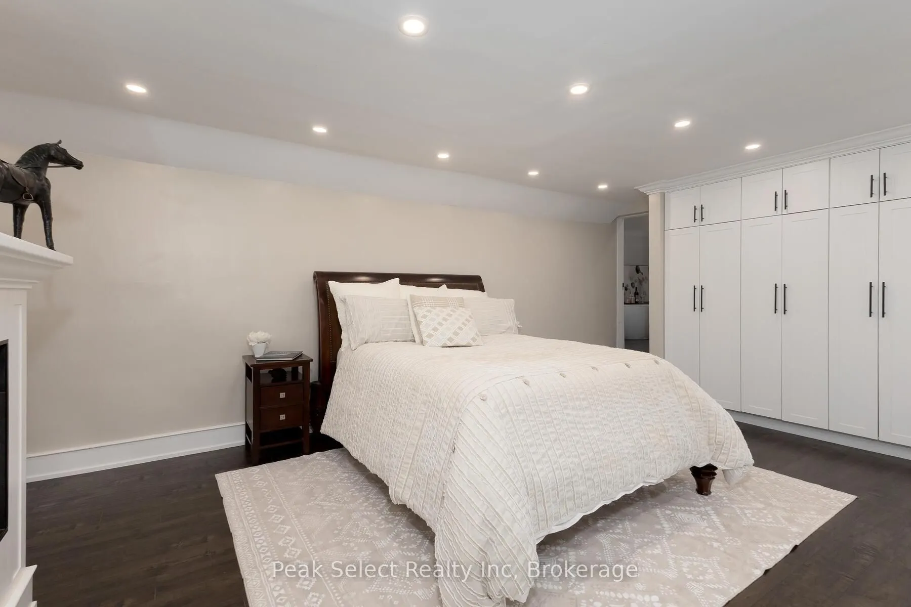 382 Queen Street E