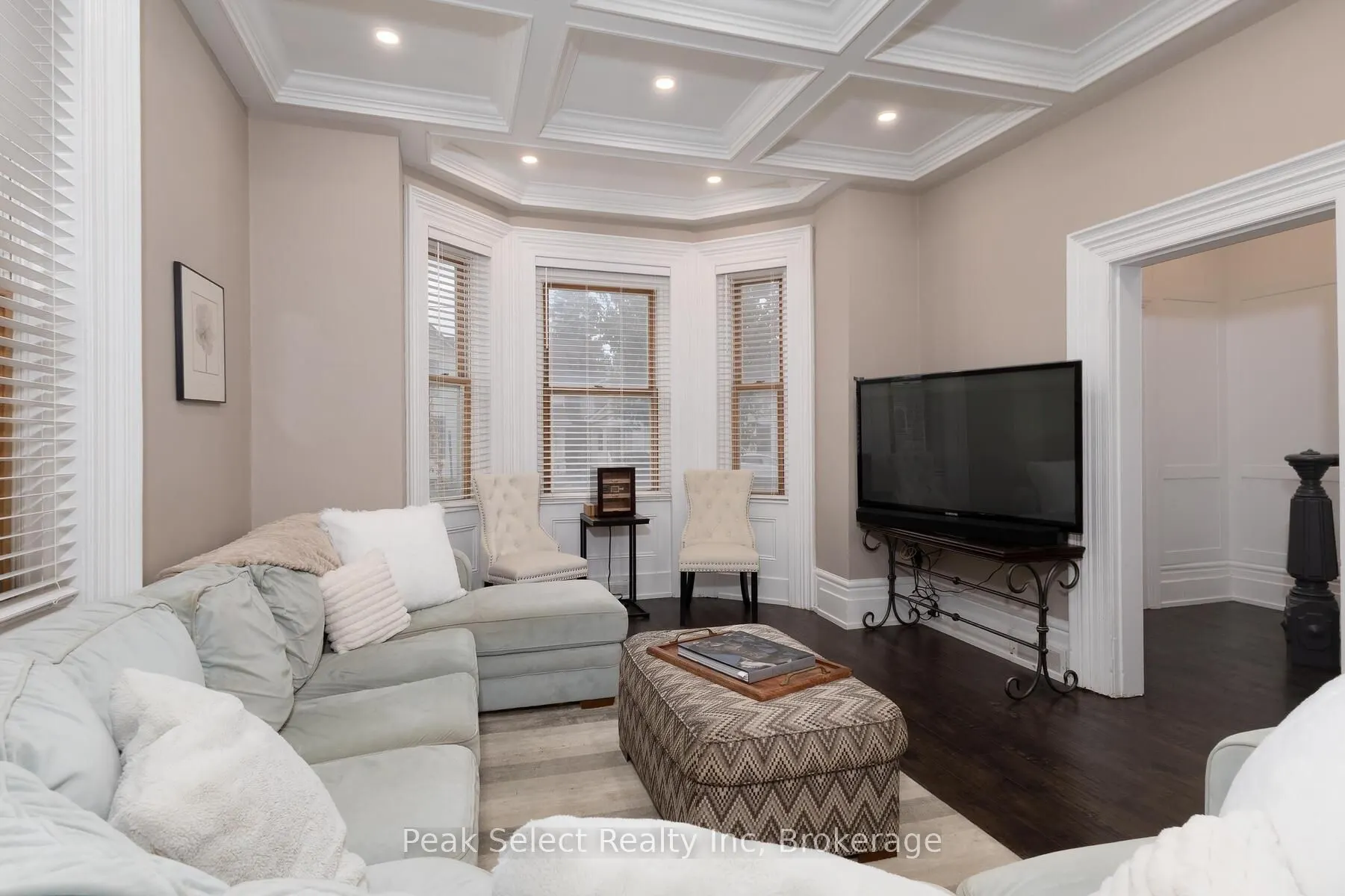 382 Queen Street E