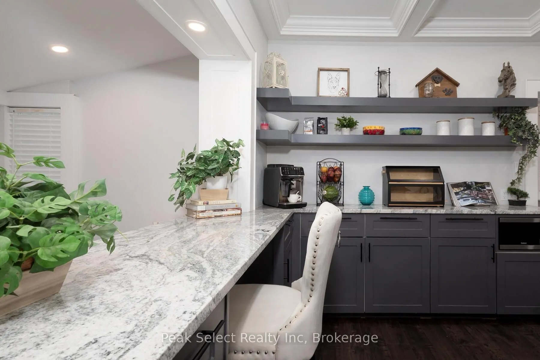 382 Queen Street E
