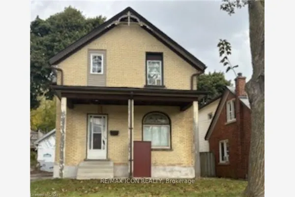 138 Courtland Avenue E