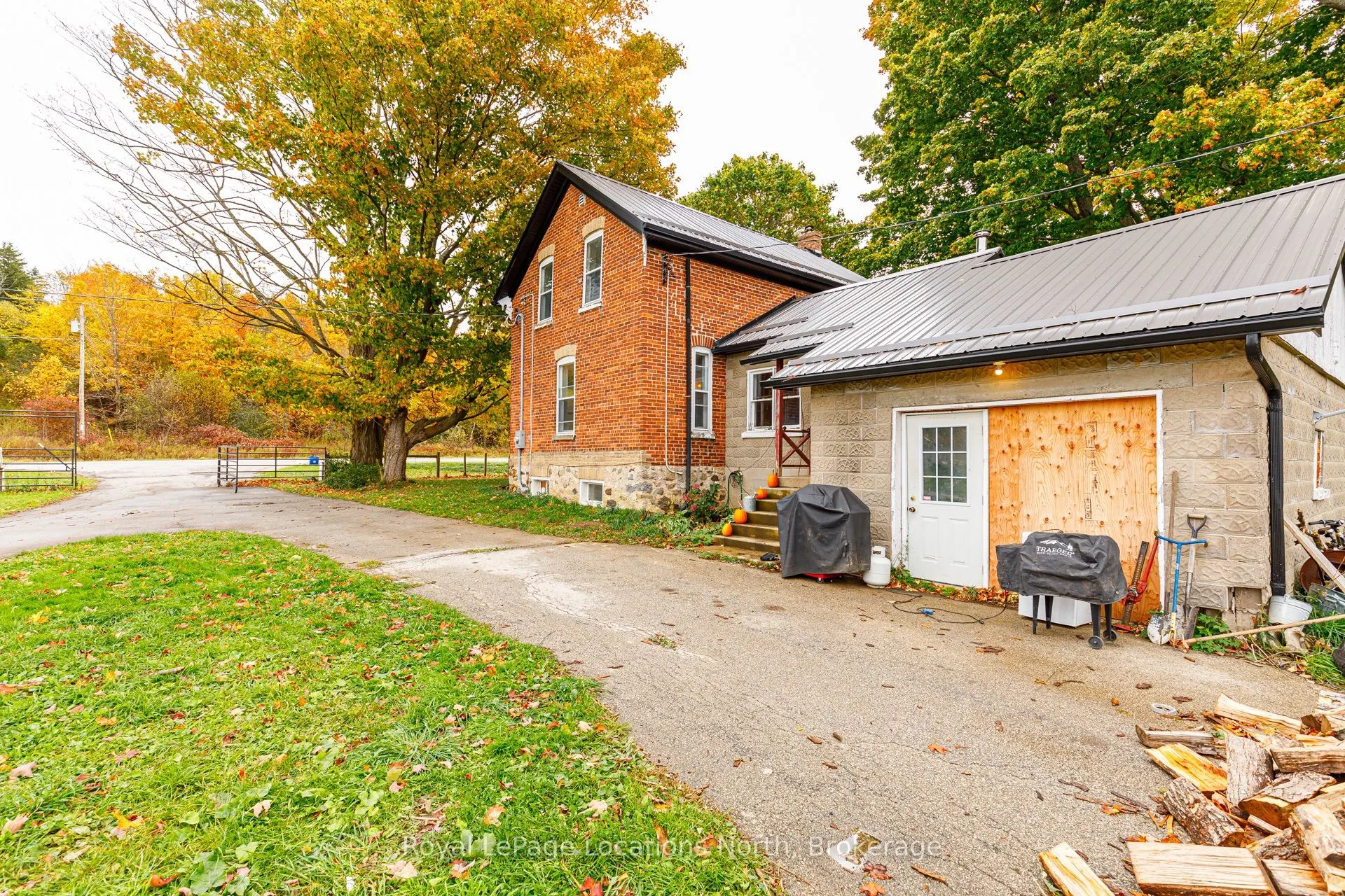 137662 Grey Rd 12 Road