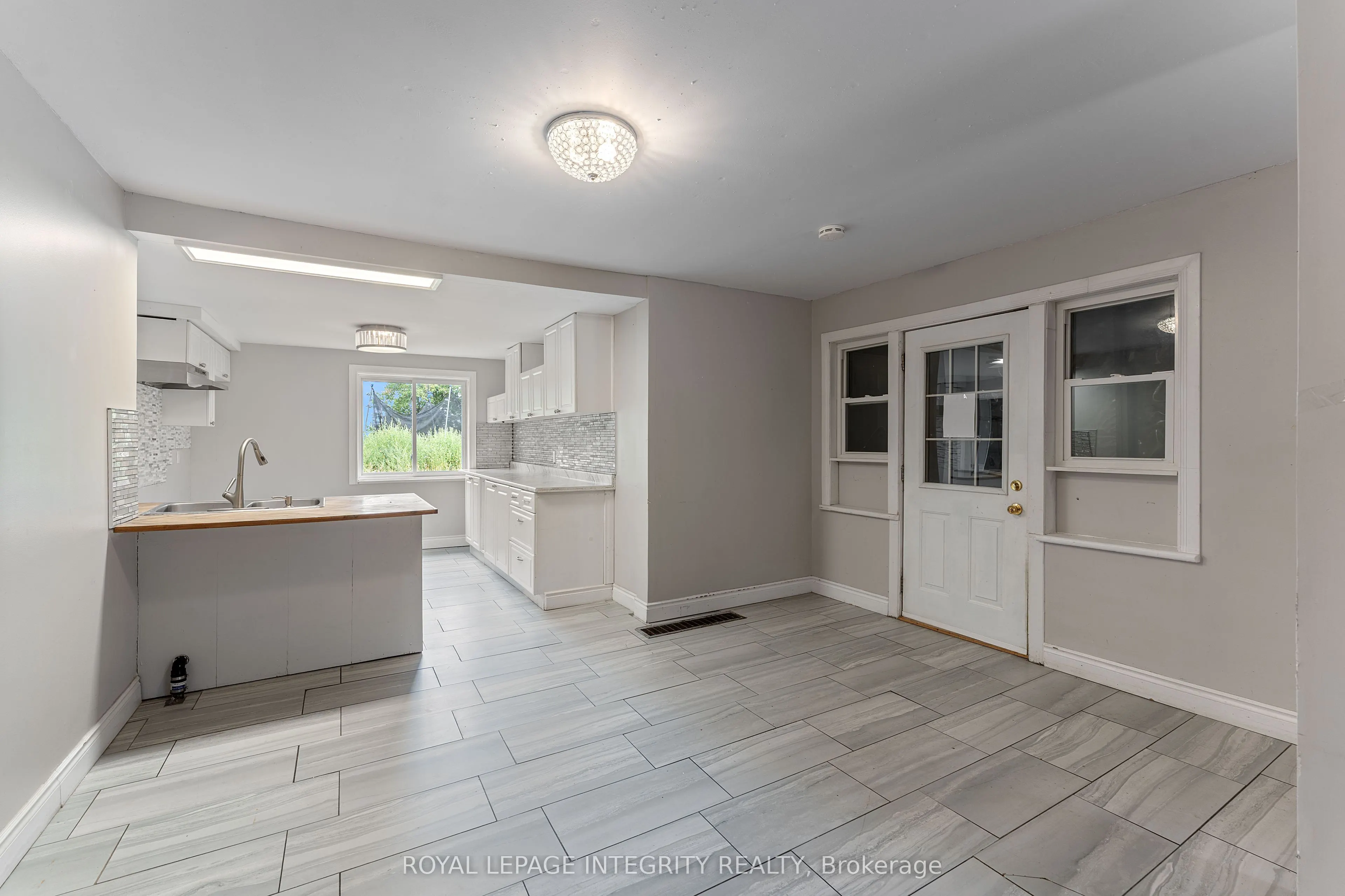 3823 Drouin Road