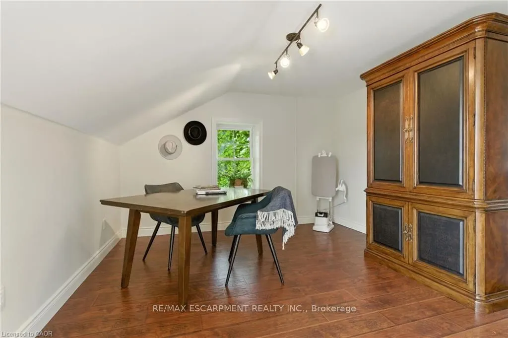 437 6th Concession Road E